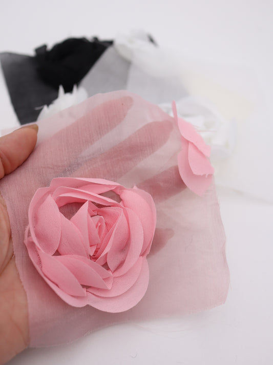 3D立体フラワーモチーフ刺繍しぼありオーガンジー｜【生地幅】約121センチ 【混率】ポリエステル100％｜ドレス・衣装・雑貨向き｜26AW-286