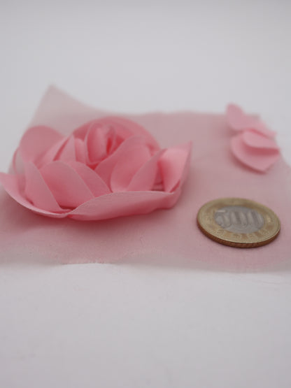 3D立体フラワーモチーフ刺繍しぼありオーガンジー｜【生地幅】約121センチ 【混率】ポリエステル100％｜ドレス・衣装・雑貨向き｜26AW-286