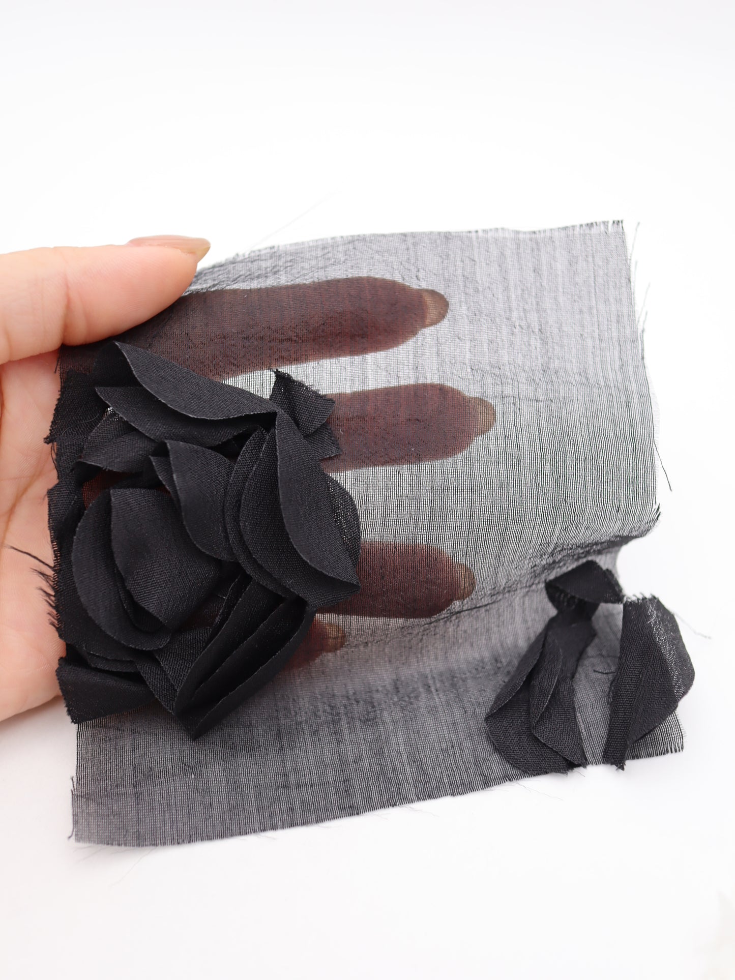 3D立体フラワーモチーフ刺繍しぼありオーガンジー｜【生地幅】約121センチ 【混率】ポリエステル100％｜ドレス・衣装・雑貨向き｜26AW-286