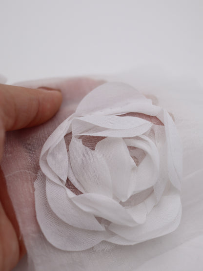 3D立体フラワーモチーフ刺繍しぼありオーガンジー｜【生地幅】約121センチ 【混率】ポリエステル100％｜ドレス・衣装・雑貨向き｜26AW-286