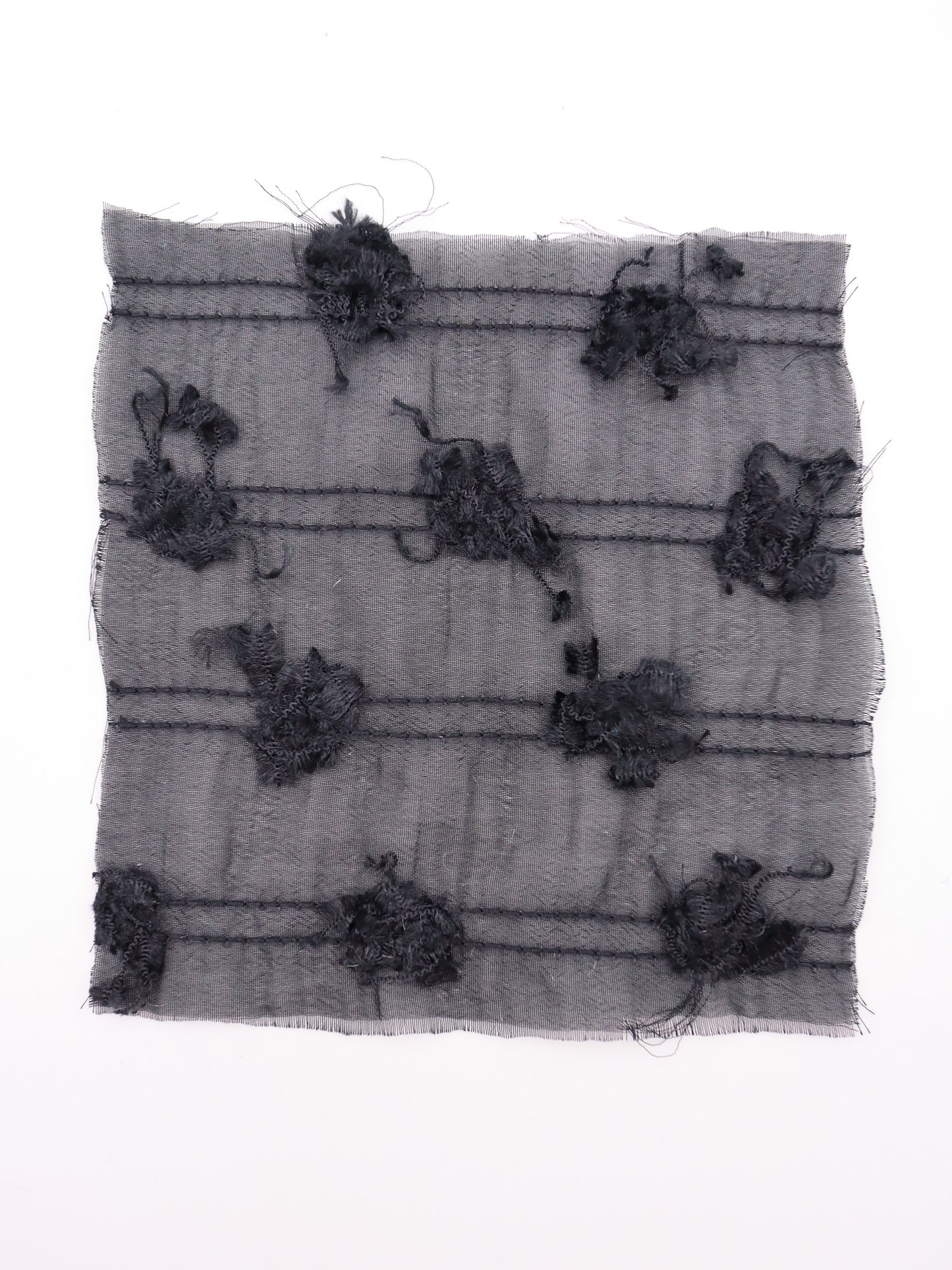 ふさふさフリンジヤーン刺繍シフォン｜【生地幅】約142センチ 【混率】ポリエステル100％｜ドッグウエア・KIDSウエア・ブラウス・ドレス・雑貨向き｜26AW-289