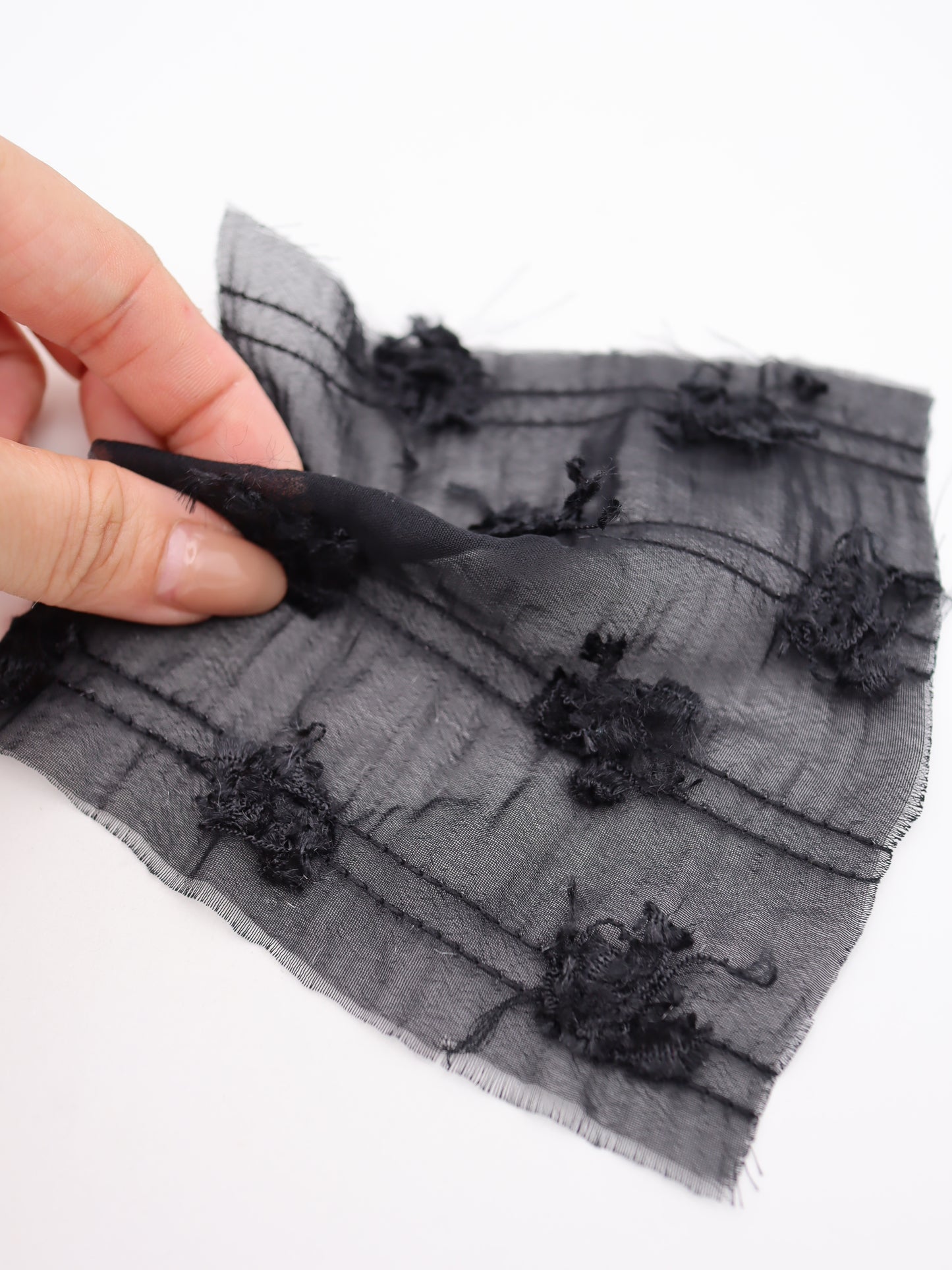 ふさふさフリンジヤーン刺繍シフォン｜【生地幅】約142センチ 【混率】ポリエステル100％｜ドッグウエア・KIDSウエア・ブラウス・ドレス・雑貨向き｜26AW-289