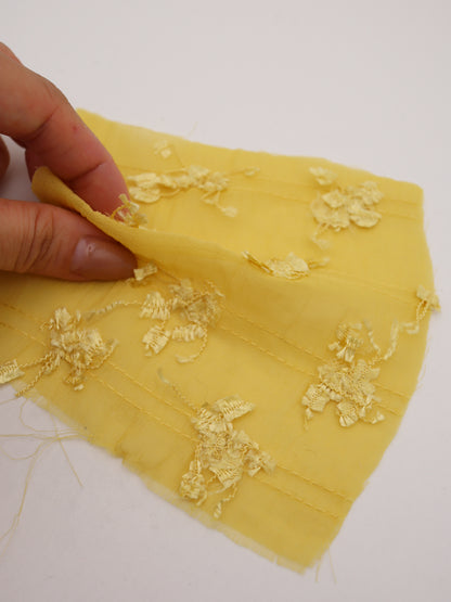 ふさふさフリンジヤーン刺繍シフォン｜【生地幅】約142センチ 【混率】ポリエステル100％｜ドッグウエア・KIDSウエア・ブラウス・ドレス・雑貨向き｜26AW-289