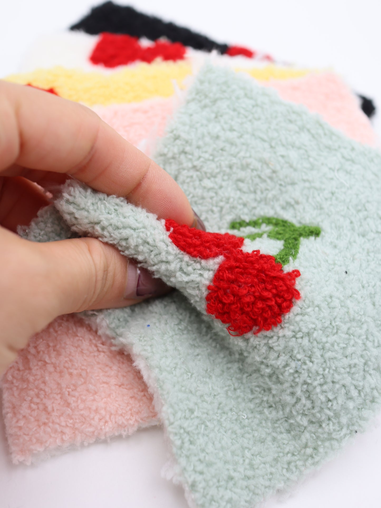 【25AW-159】さくらんぼ両面ボアニット　/0.5ｙあたり=～1440円