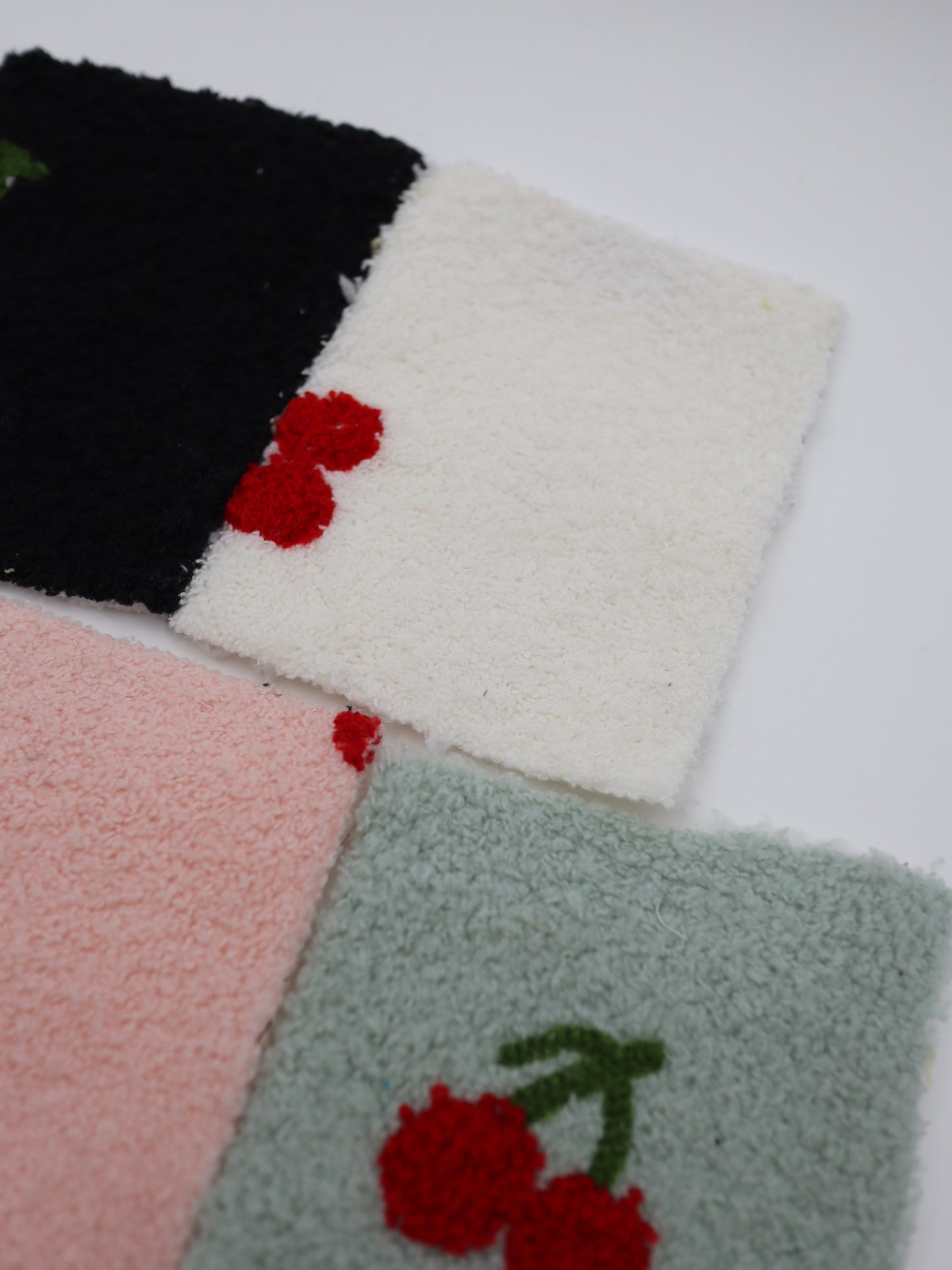 【25AW-159】さくらんぼ両面ボアニット　/0.5ｙあたり=～1440円