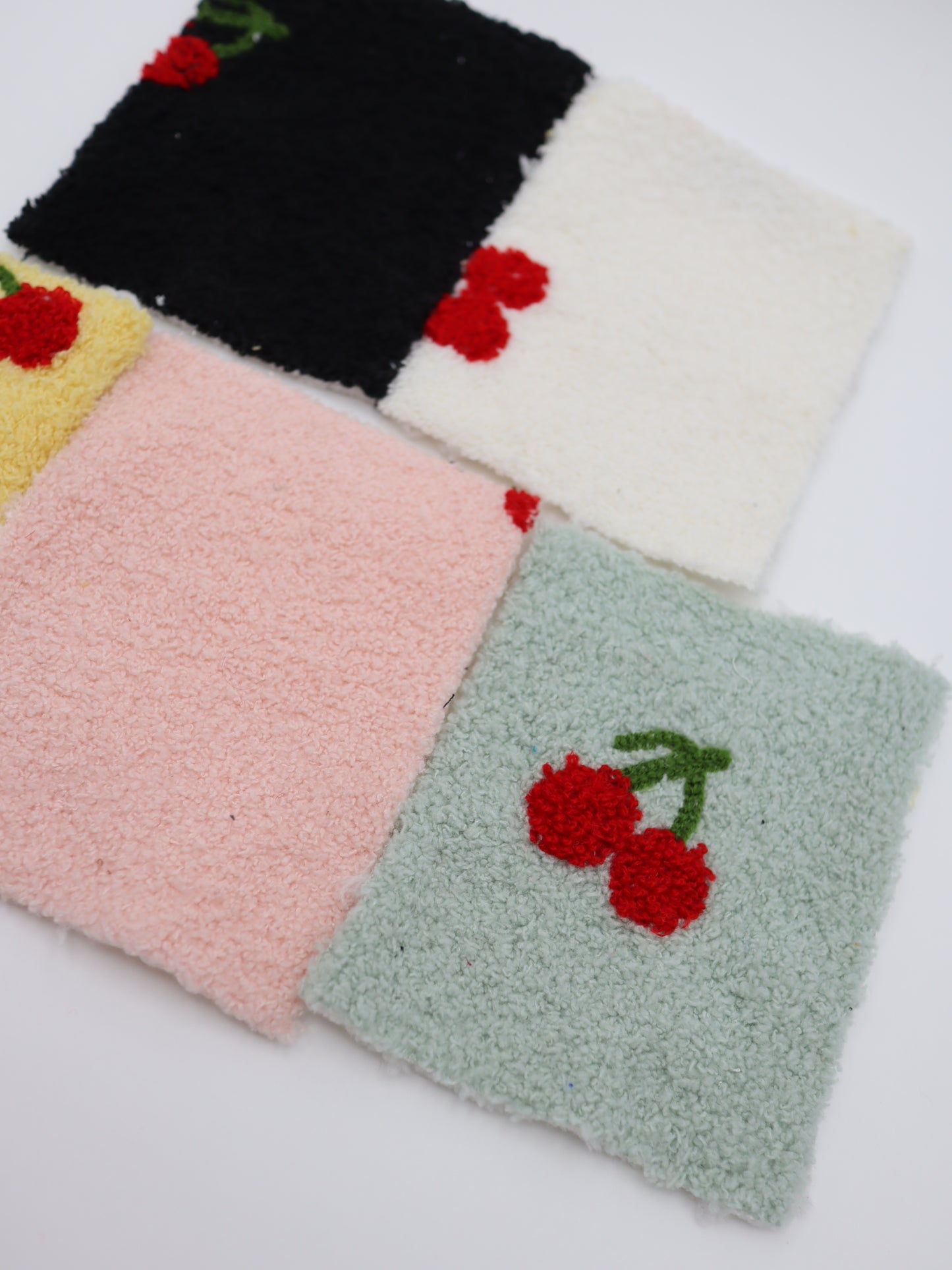 【25AW-159】さくらんぼ両面ボアニット　/0.5ｙあたり=～1440円