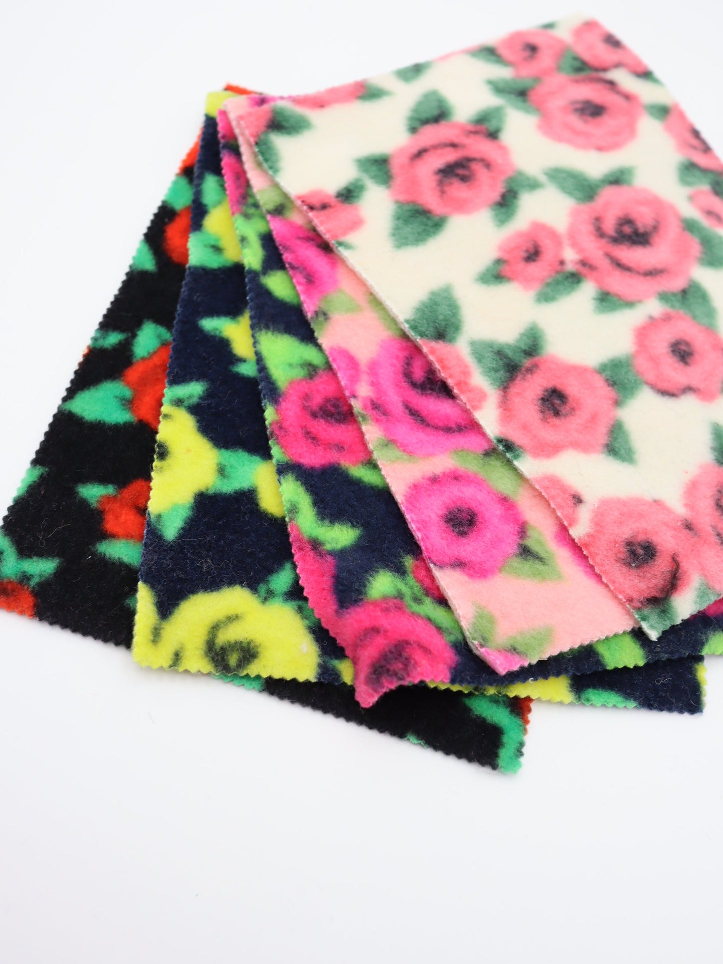 【25AW-163】ローズローズふわふわフリースニット　/0.5ｙあたり=～980円