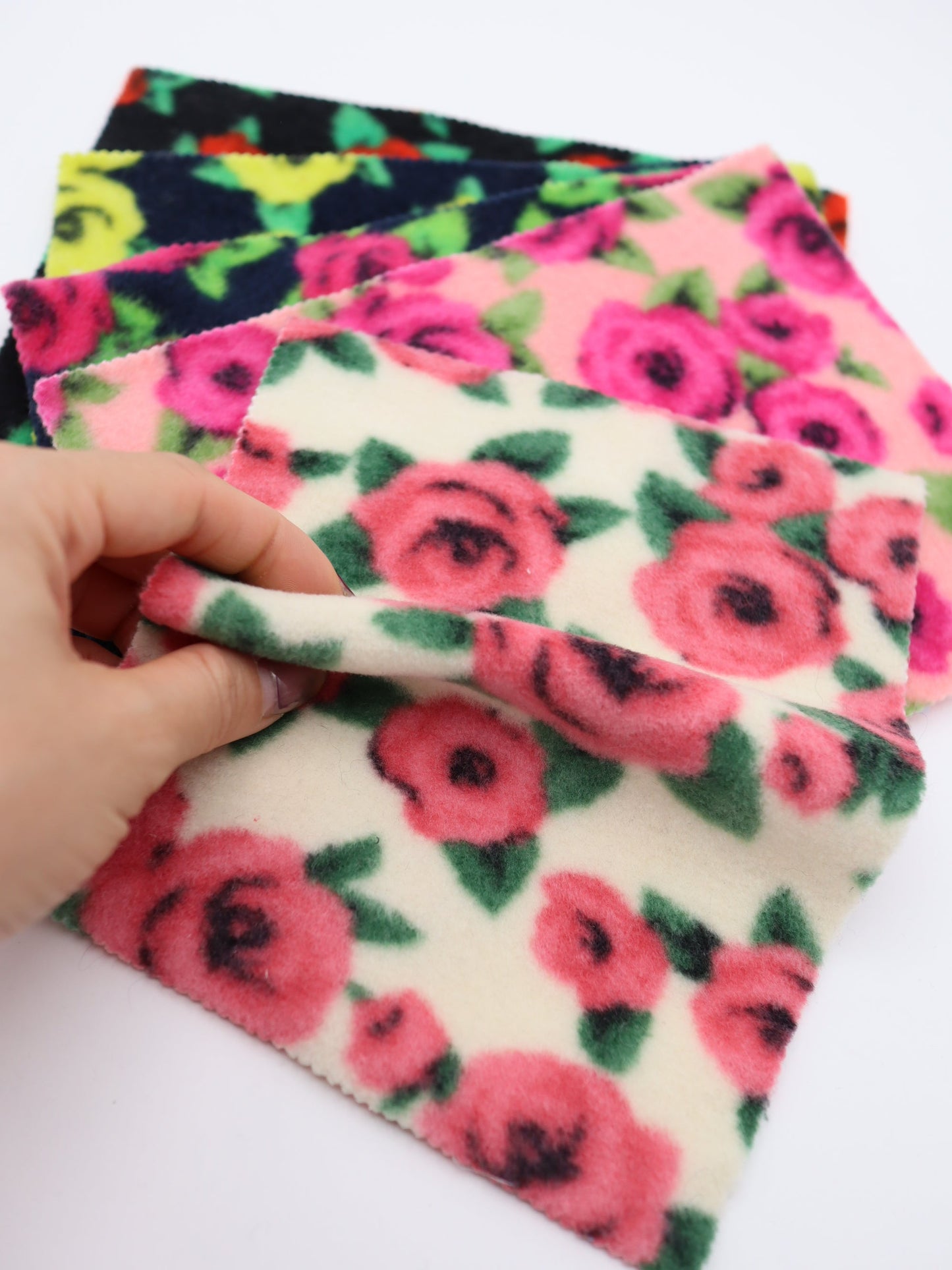 【25AW-163】ローズローズふわふわフリースニット　/0.5ｙあたり=～980円