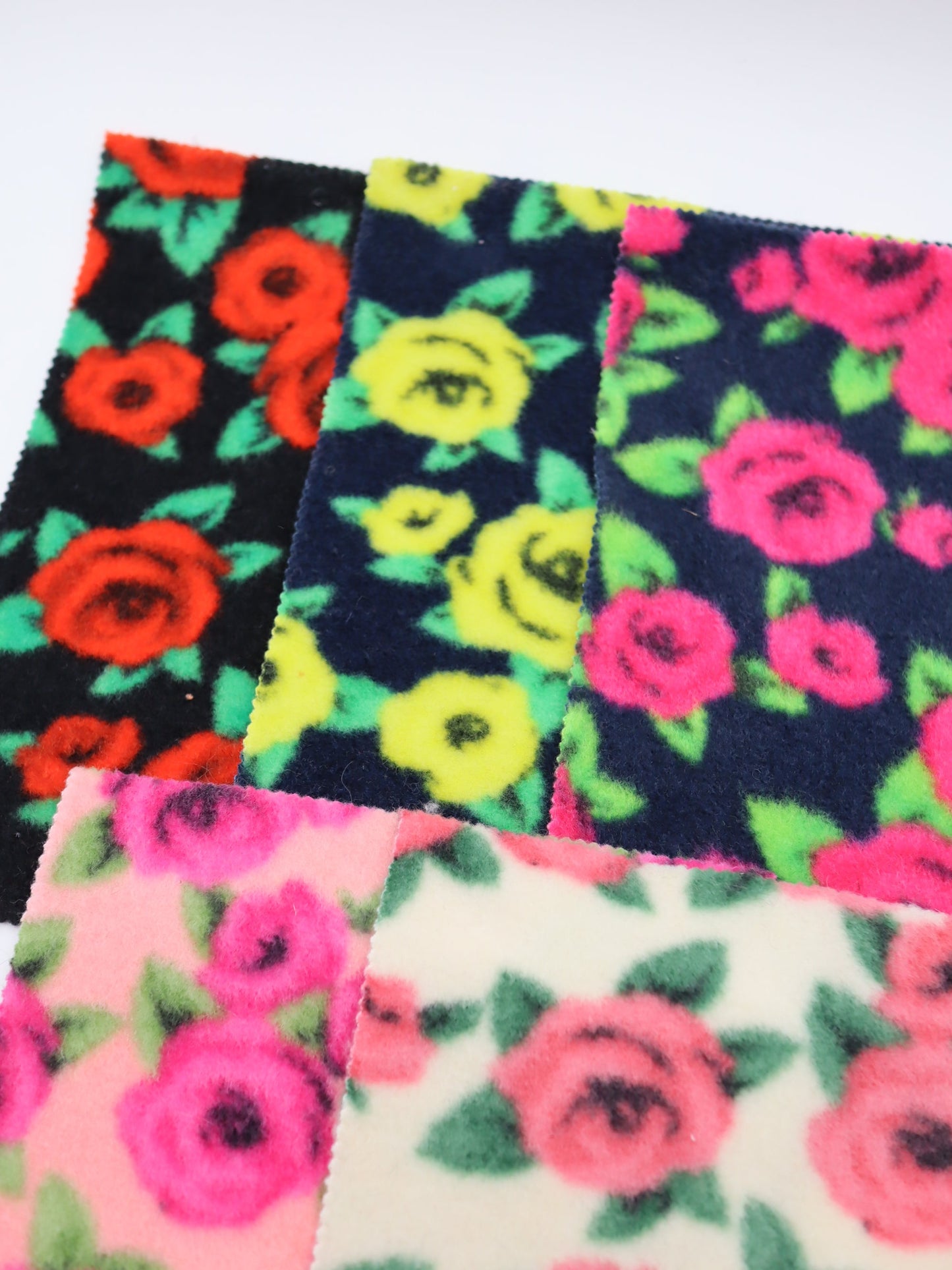 【25AW-163】ローズローズふわふわフリースニット　/0.5ｙあたり=～980円