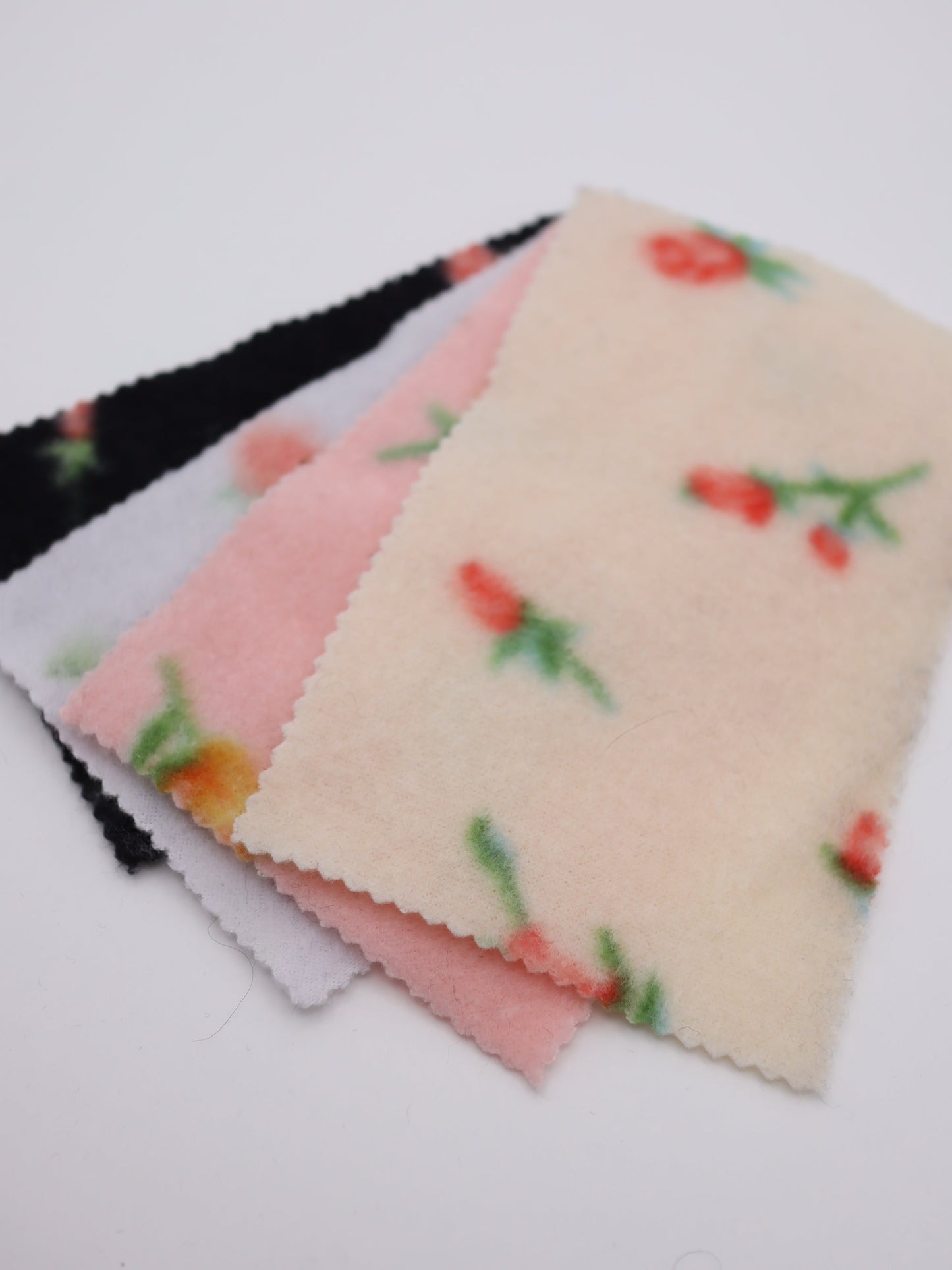 【25AW-170】プチローズふわふわフリースニット　/0.5ｙあたり=～890円