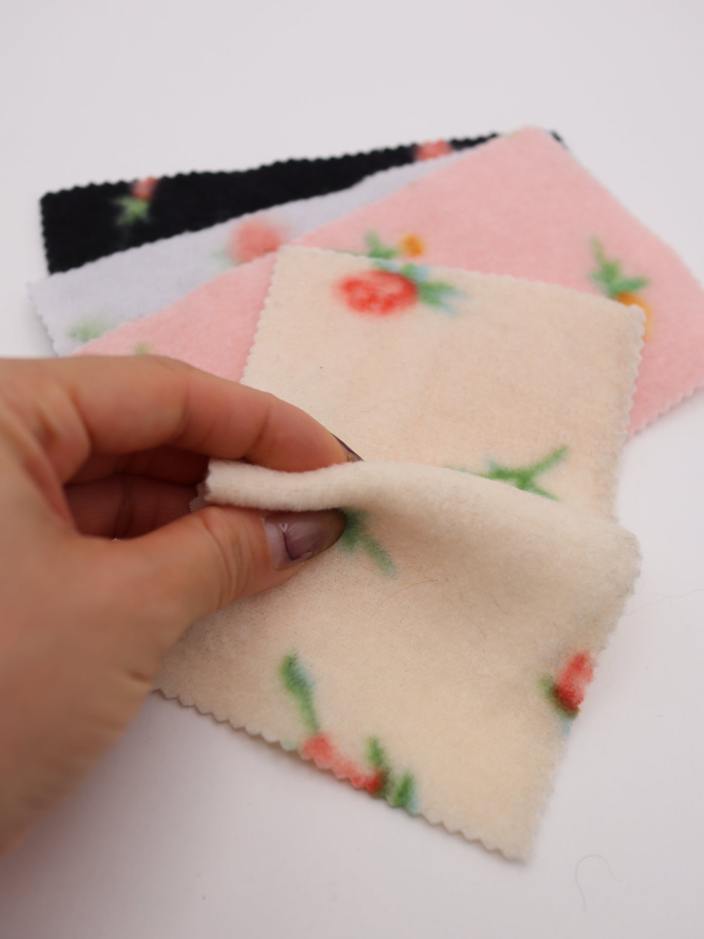 【25AW-170】プチローズふわふわフリースニット　/0.5ｙあたり=～890円