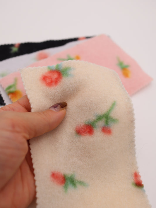 【25AW-170】プチローズふわふわフリースニット　/0.5ｙあたり=～890円