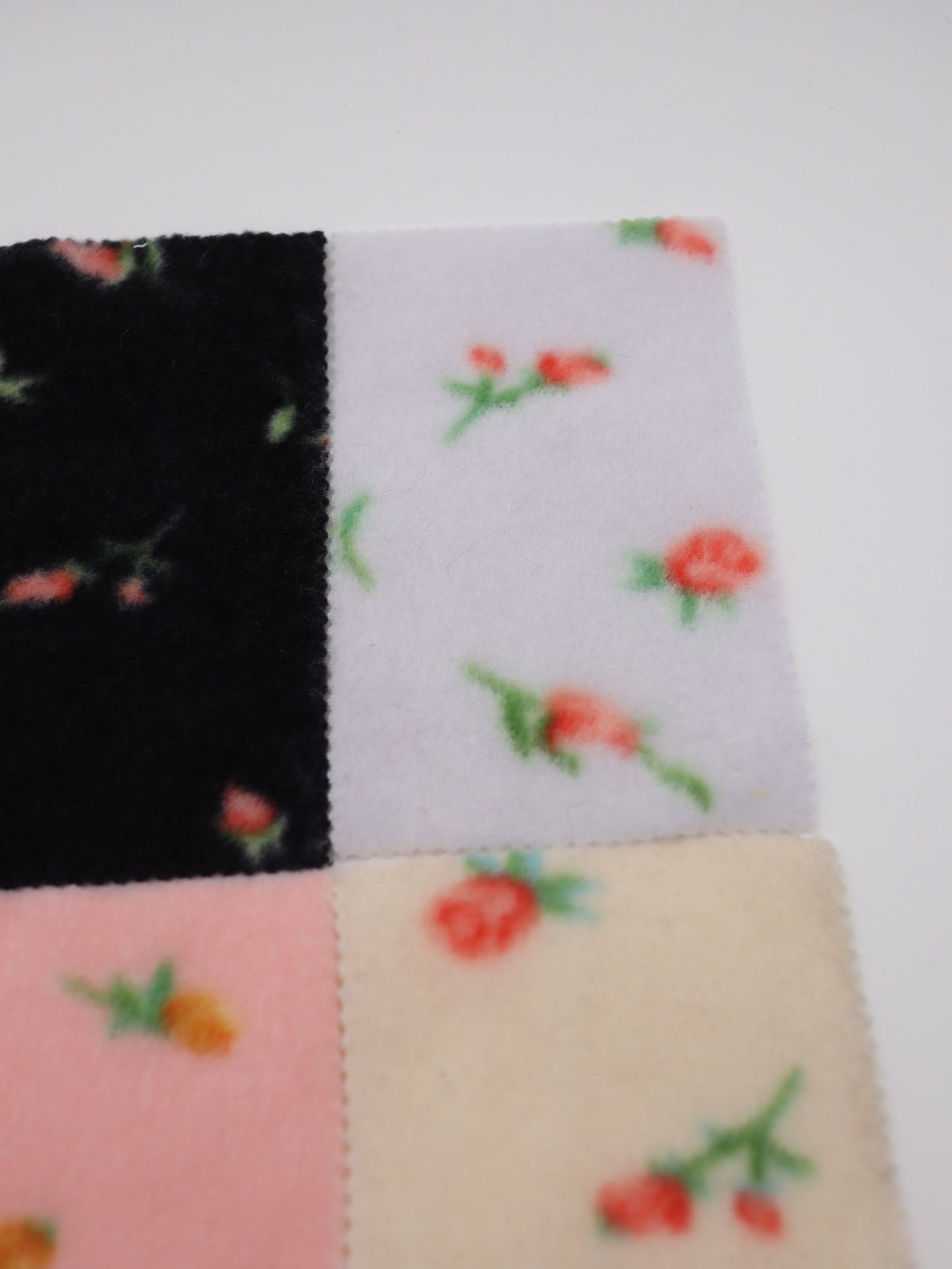 【25AW-170】プチローズふわふわフリースニット　/0.5ｙあたり=～890円