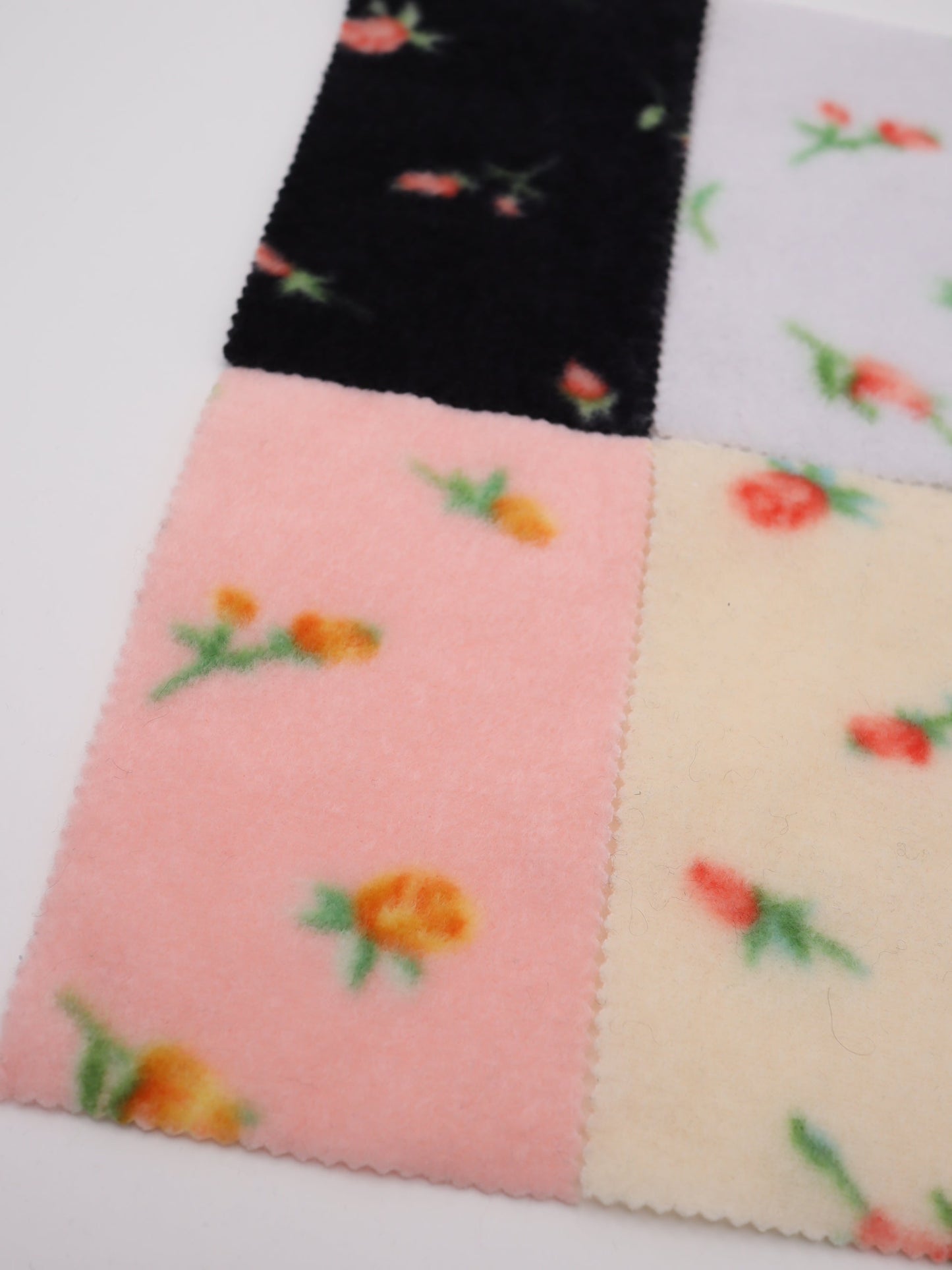 【25AW-170】プチローズふわふわフリースニット　/0.5ｙあたり=～890円