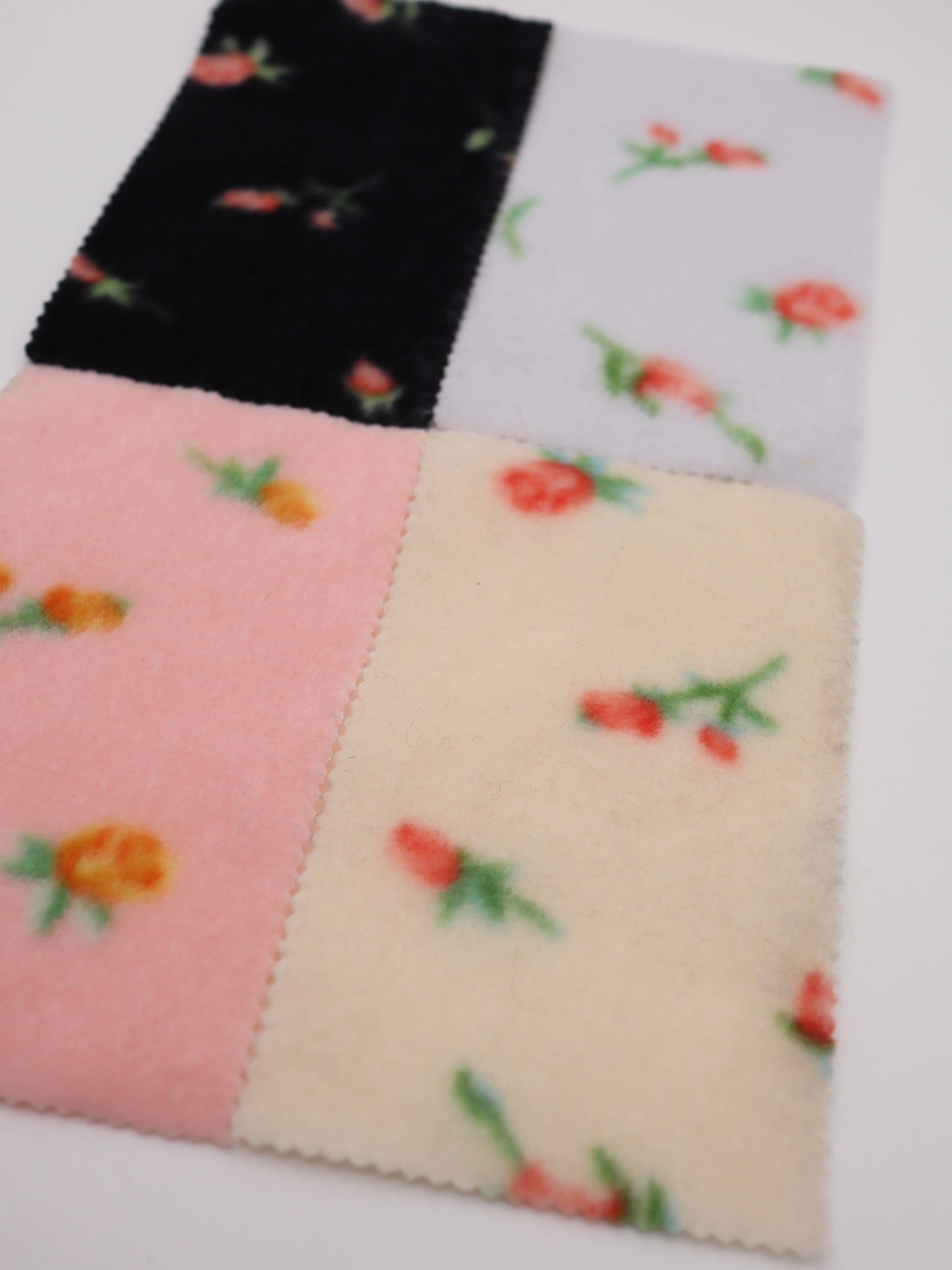 【25AW-170】プチローズふわふわフリースニット　/0.5ｙあたり=～890円