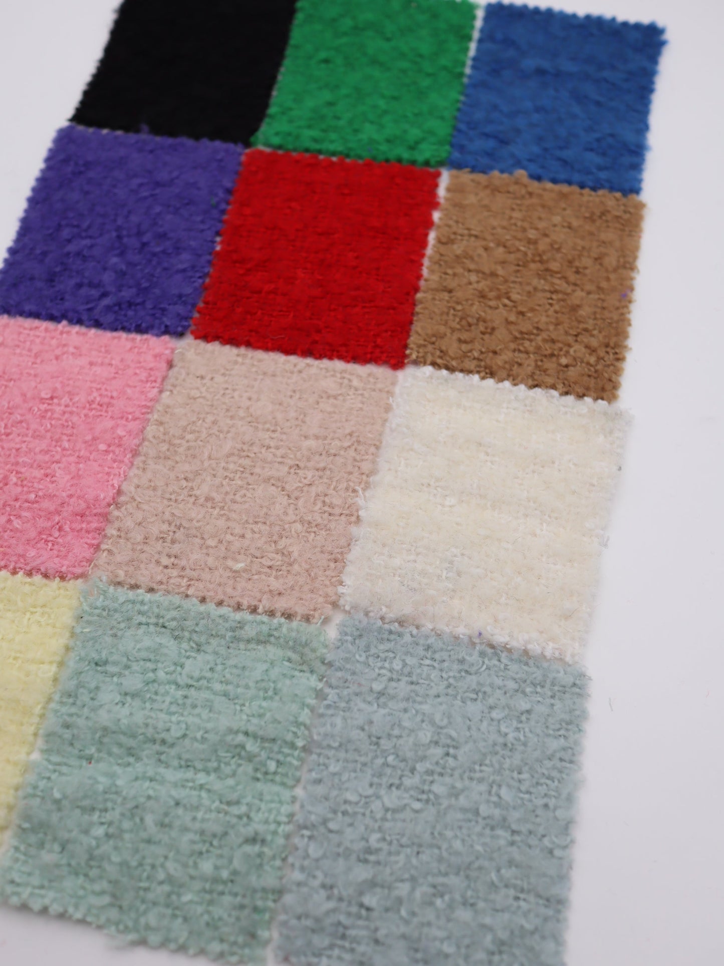 【25AW-067】ウール60％ふわふわプチくるくるヤーンツイード　/0.5ｙあたり=～1560円