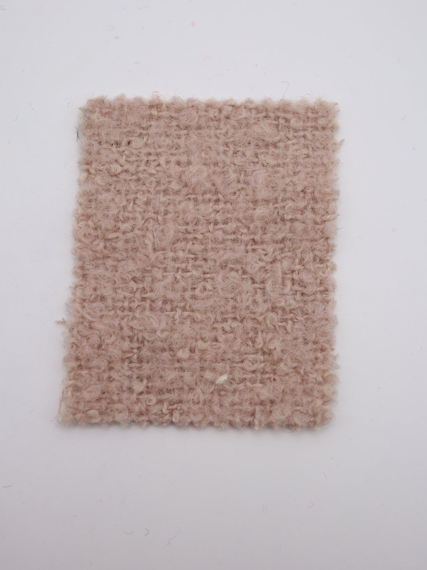 【25AW-067】ウール60％ふわふわプチくるくるヤーンツイード　/0.5ｙあたり=～1560円