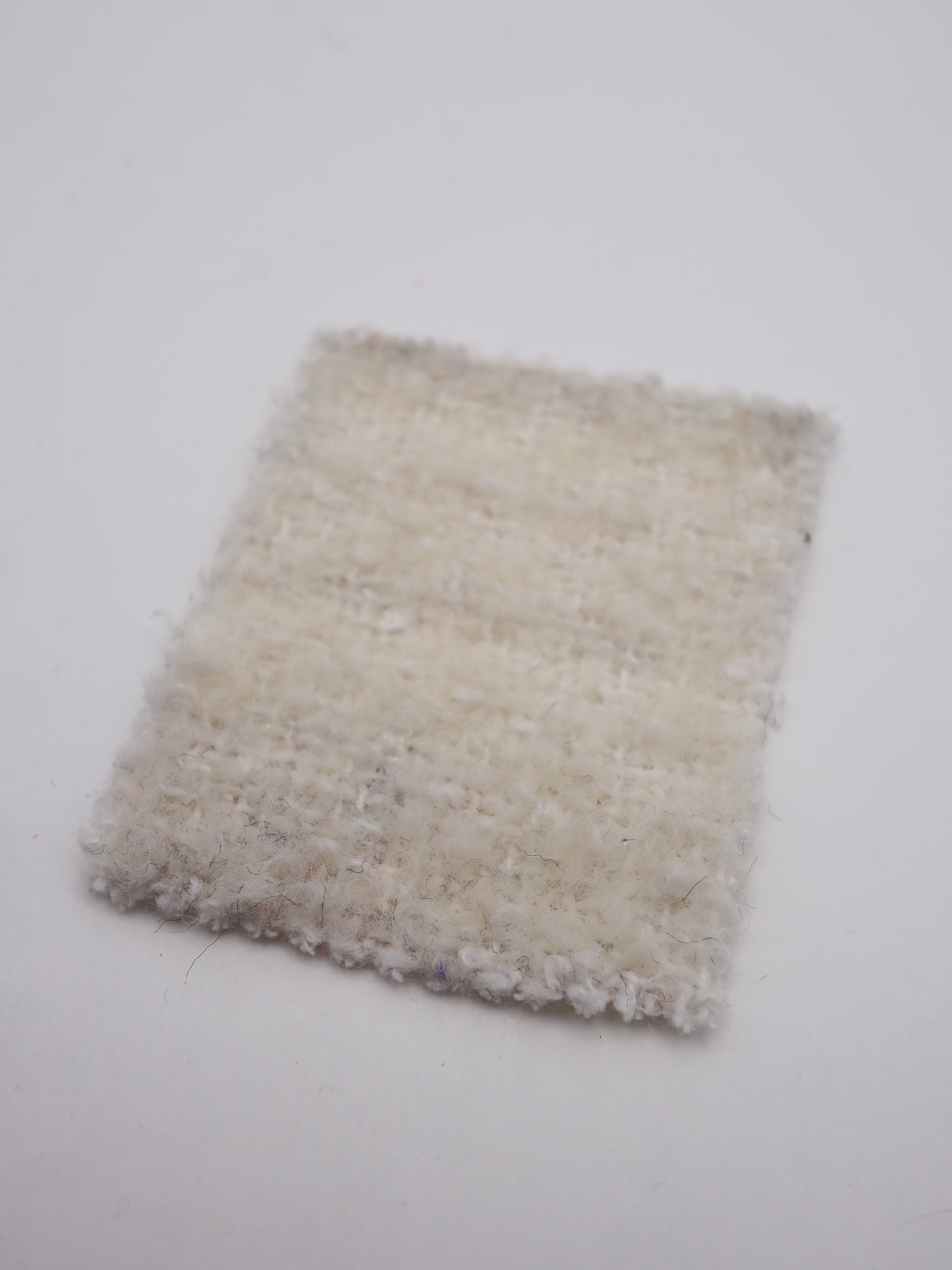 【25AW-067】ウール60％ふわふわプチくるくるヤーンツイード　/0.5ｙあたり=～1560円