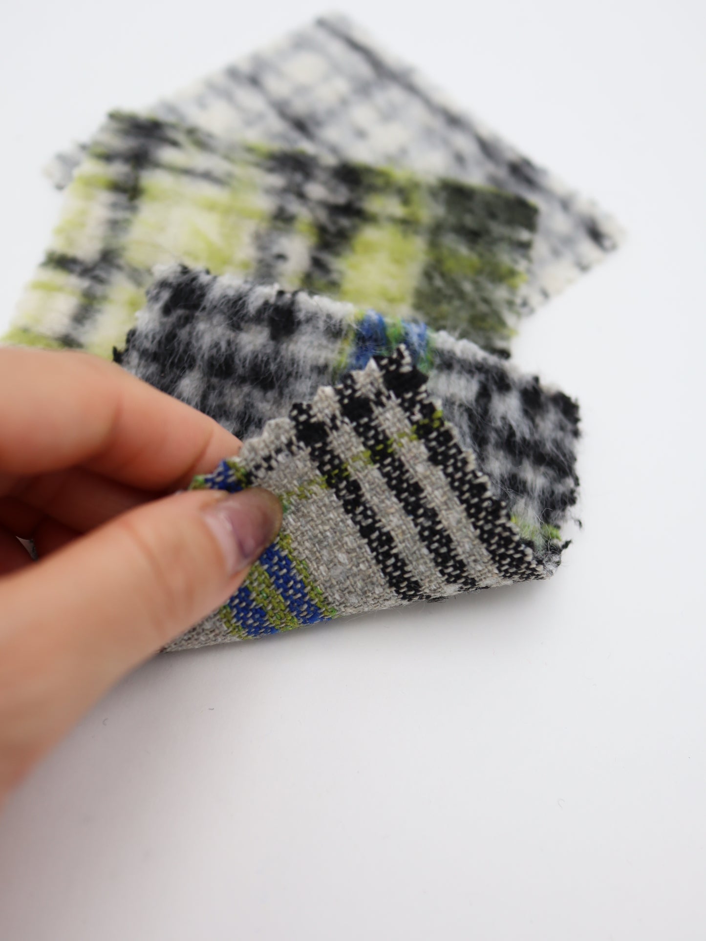 【25AW-102】ウール10％混シャギー先染めチェックツイード　/0.5ｙあたり=～1240円