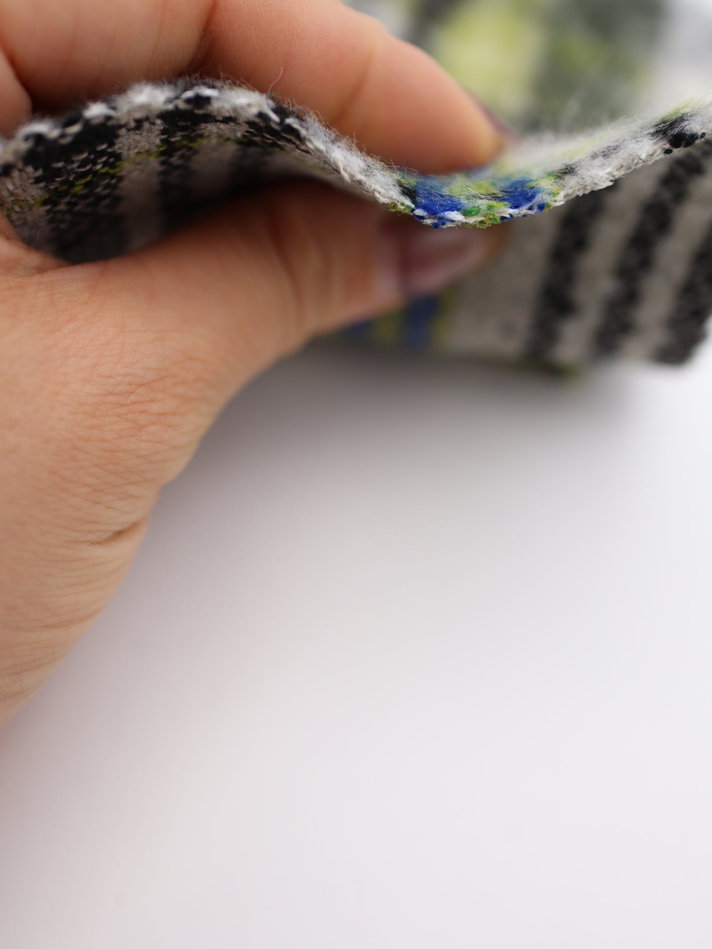 【25AW-102】ウール10％混シャギー先染めチェックツイード　/0.5ｙあたり=～1240円