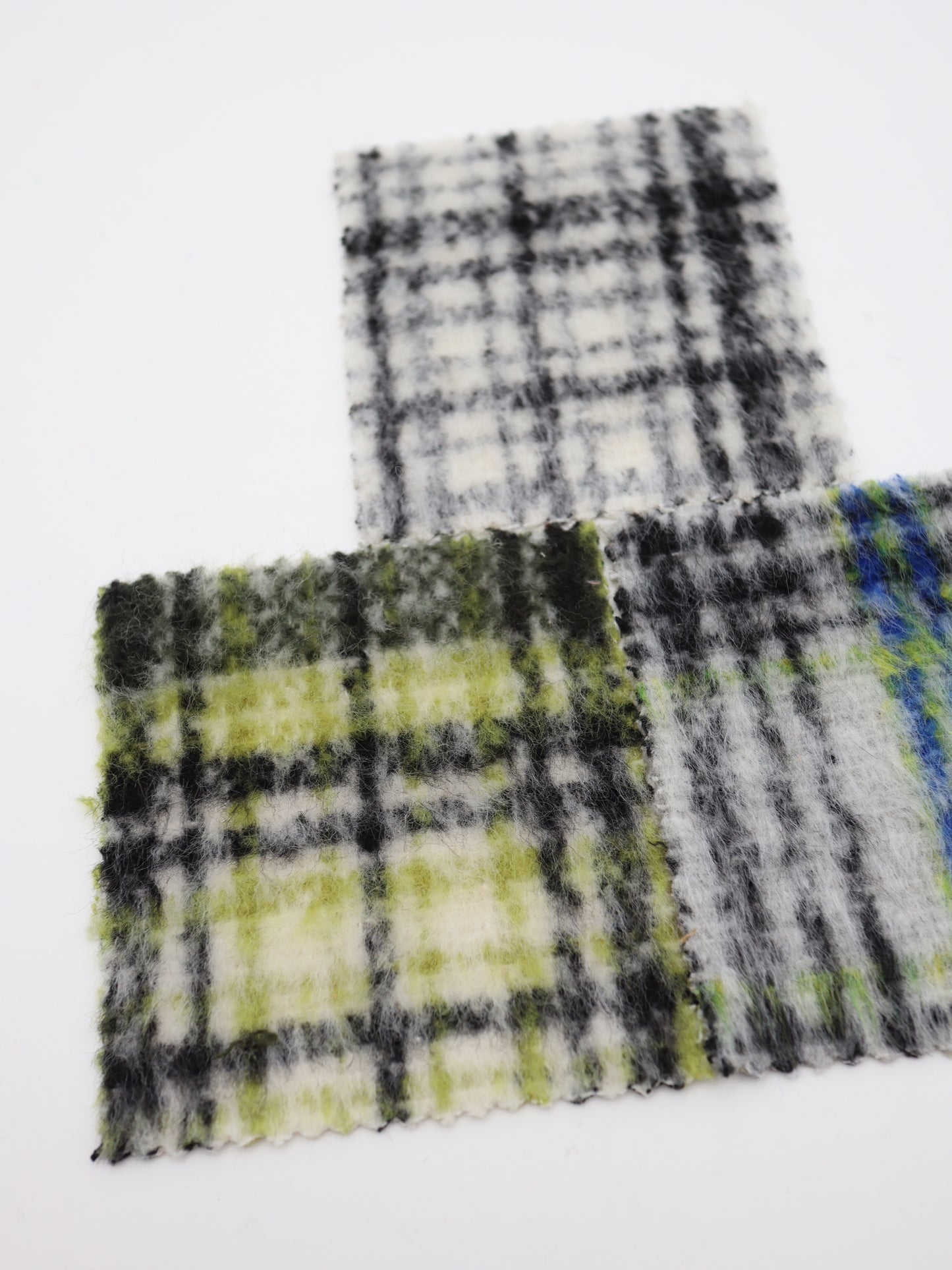 【25AW-102】ウール10％混シャギー先染めチェックツイード　/0.5ｙあたり=～1240円