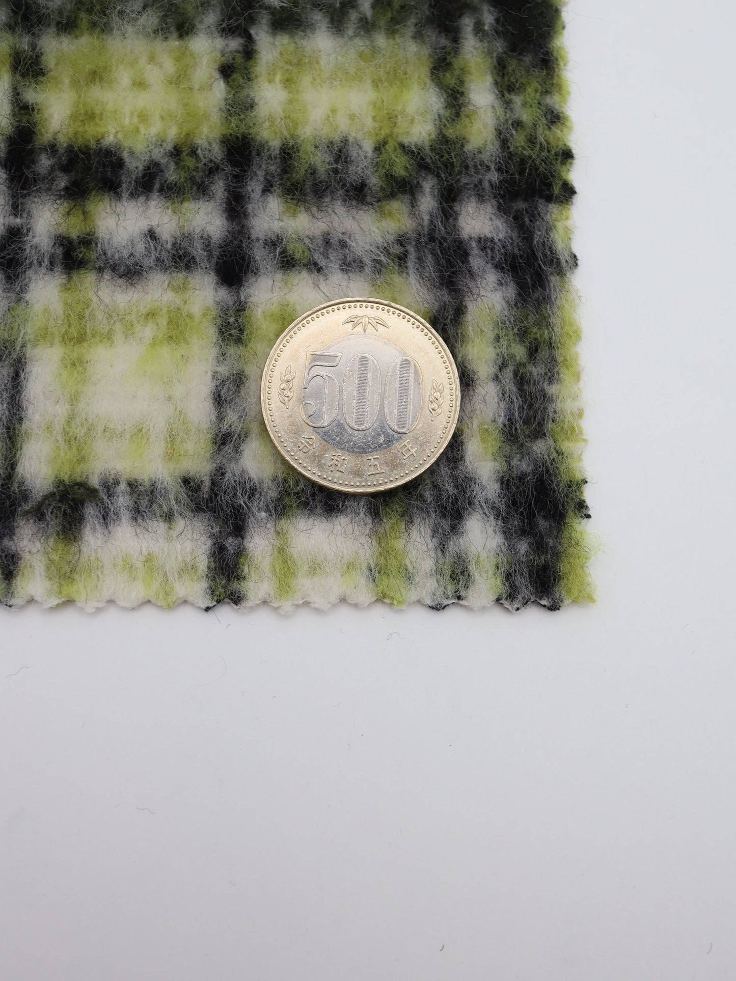 【25AW-102】ウール10％混シャギー先染めチェックツイード　/0.5ｙあたり=～1240円