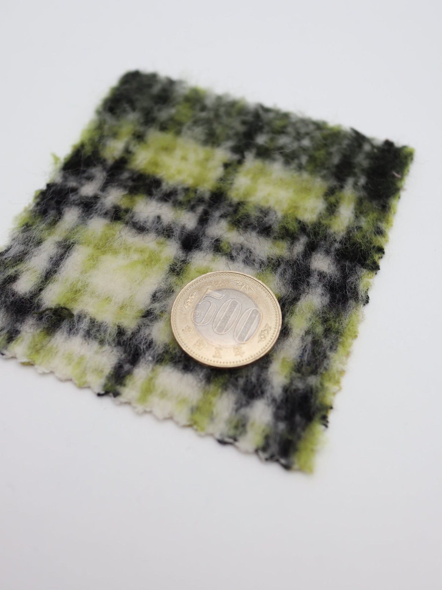 【25AW-102】ウール10％混シャギー先染めチェックツイード　/0.5ｙあたり=～1240円