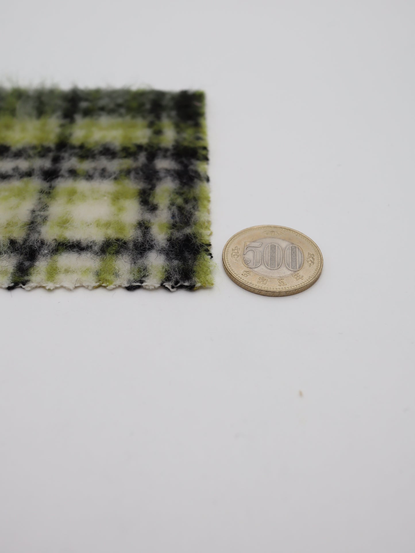 【25AW-102】ウール10％混シャギー先染めチェックツイード　/0.5ｙあたり=～1240円