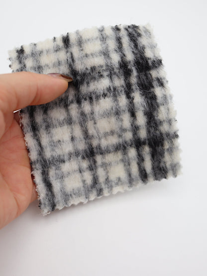 【25AW-102】ウール10％混シャギー先染めチェックツイード　/0.5ｙあたり=～1240円