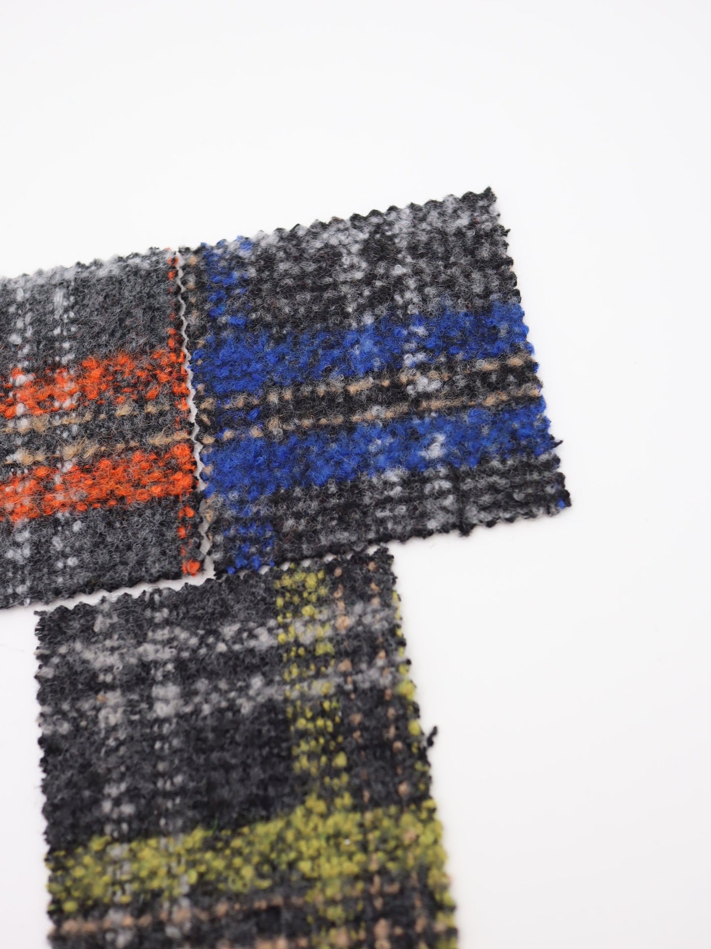 【25AW-099】ウール10％混プチループヤーン先染めチェックツィード　/0.5ｙあたり=～1095円