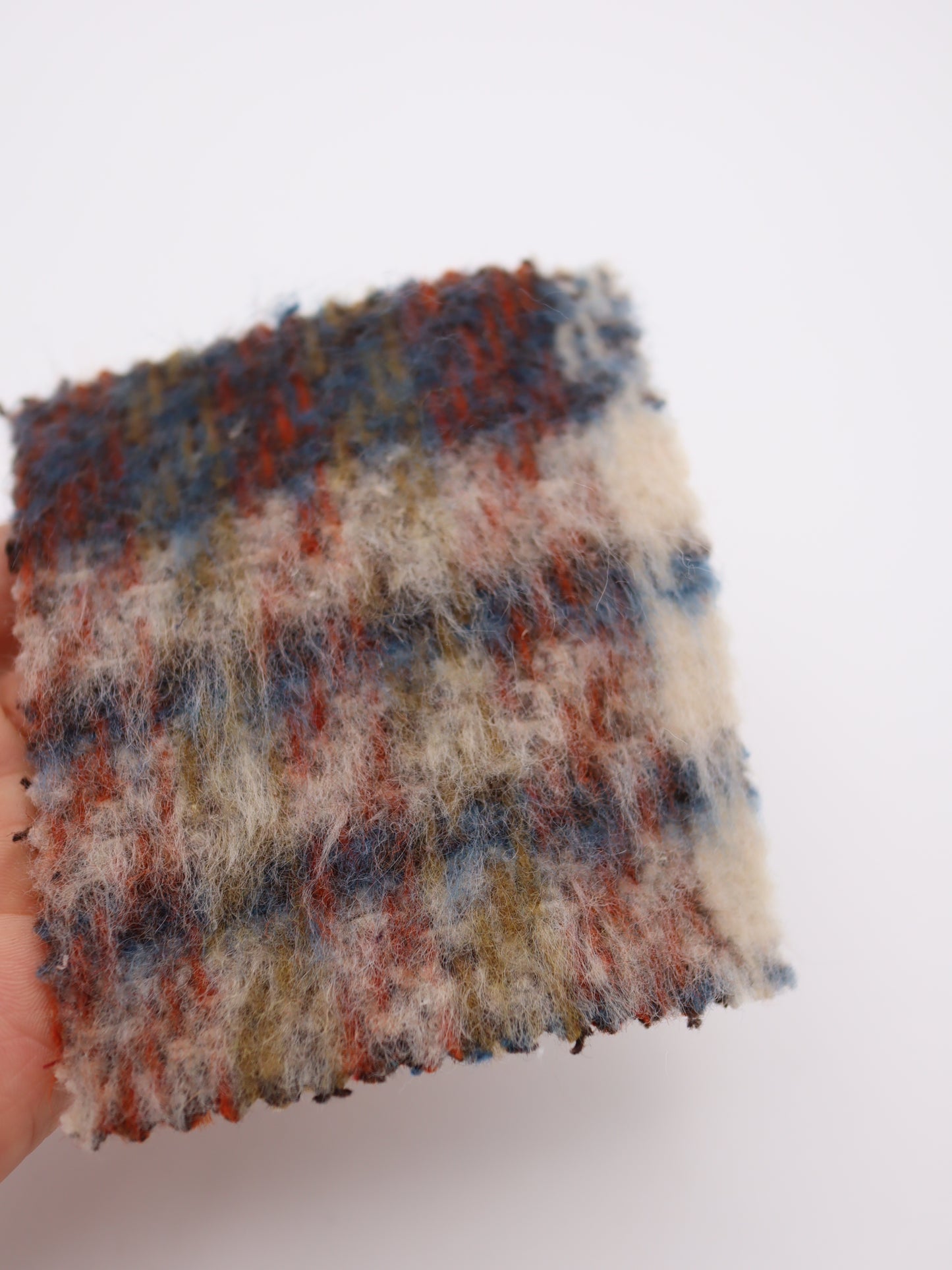 【25AW-098】ふわふわシャギー先染めチェックツイード　/0.5ｙあたり=～1025円