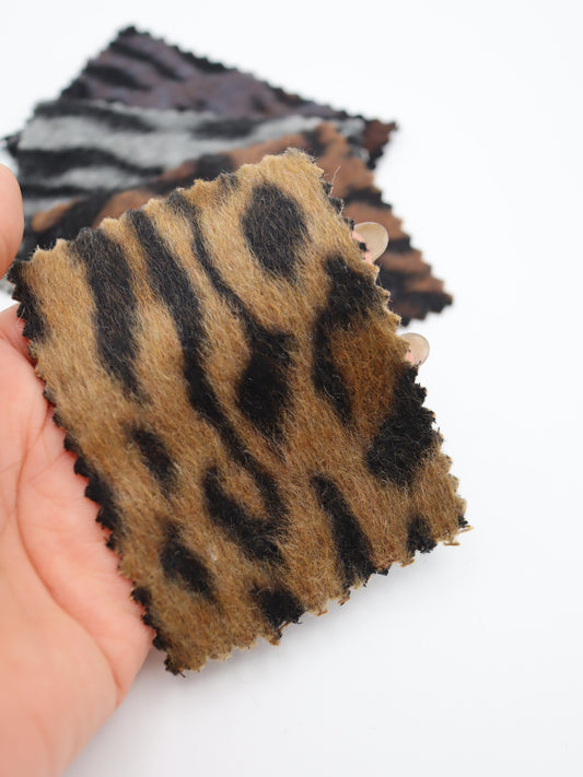 【25AW-165】ウール10％混ふわふわシャギーヒョウ柄ジャガード　/0.5ｙあたり=～1025円