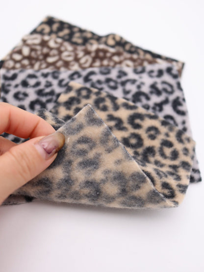 【25AW-0166】ヒョウ柄プリントふわふわ起毛ニット　/0.5ｙあたり=～890円