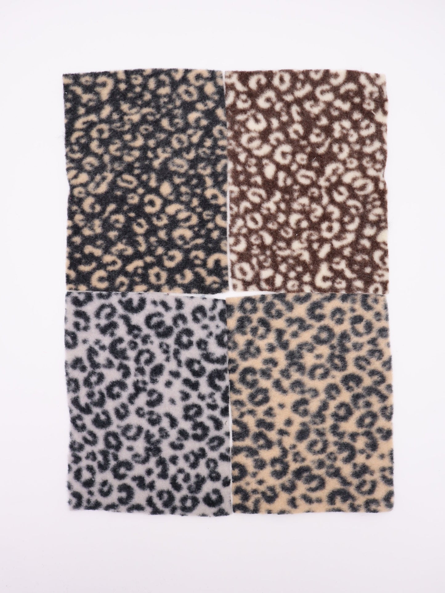 【25AW-0166】ヒョウ柄プリントふわふわ起毛ニット　/0.5ｙあたり=～890円