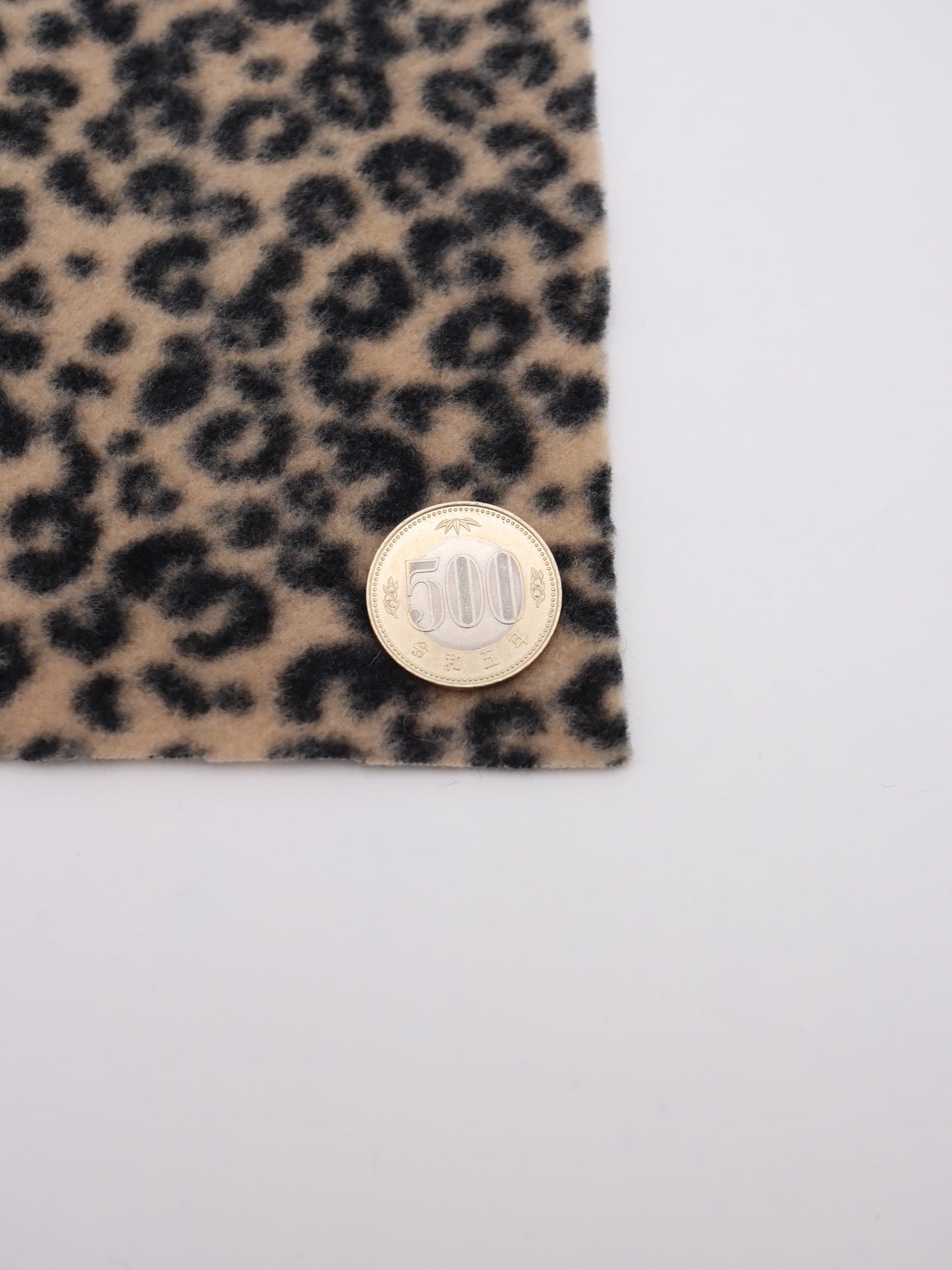 【25AW-0166】ヒョウ柄プリントふわふわ起毛ニット　/0.5ｙあたり=～890円