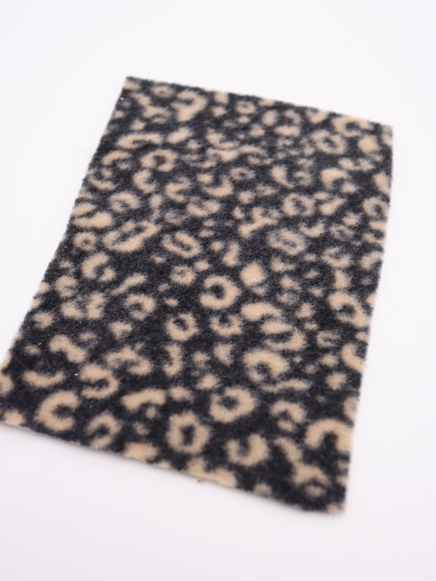 【25AW-0166】ヒョウ柄プリントふわふわ起毛ニット　/0.5ｙあたり=～890円