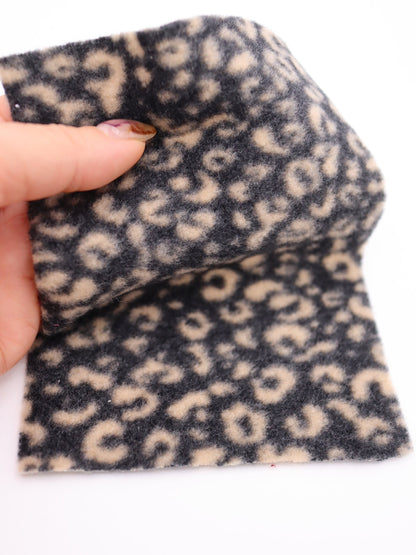 【25AW-0166】ヒョウ柄プリントふわふわ起毛ニット　/0.5ｙあたり=～890円