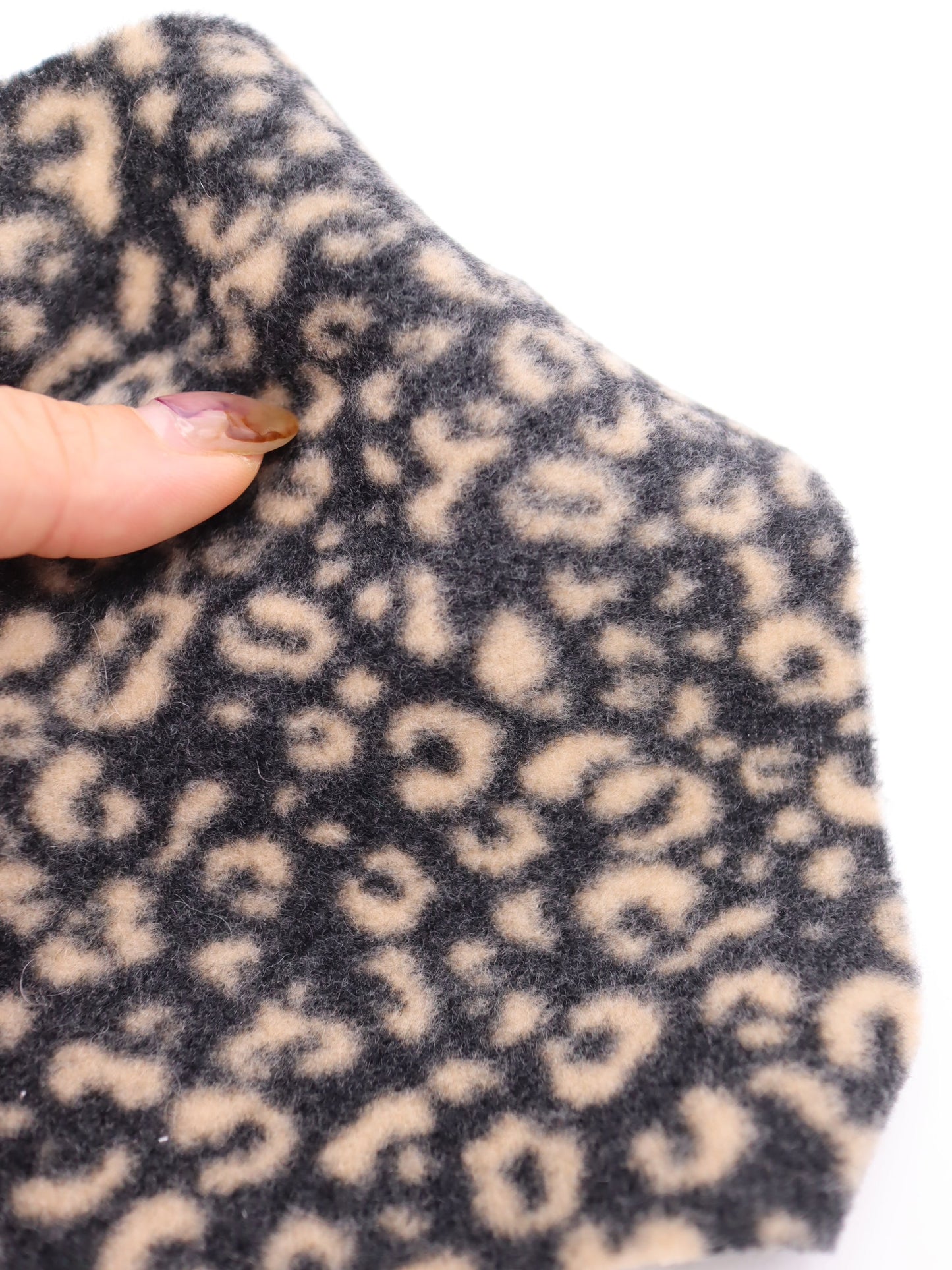 【25AW-0166】ヒョウ柄プリントふわふわ起毛ニット　/0.5ｙあたり=～890円