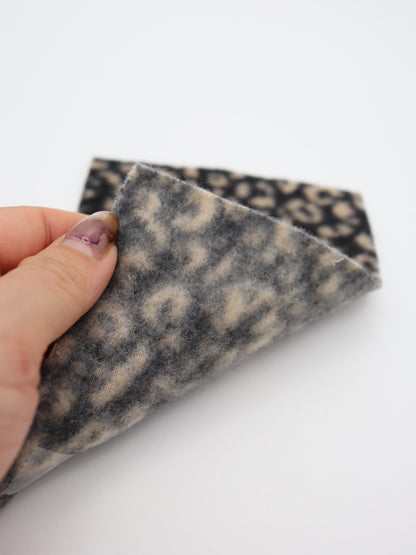 【25AW-0166】ヒョウ柄プリントふわふわ起毛ニット　/0.5ｙあたり=～890円