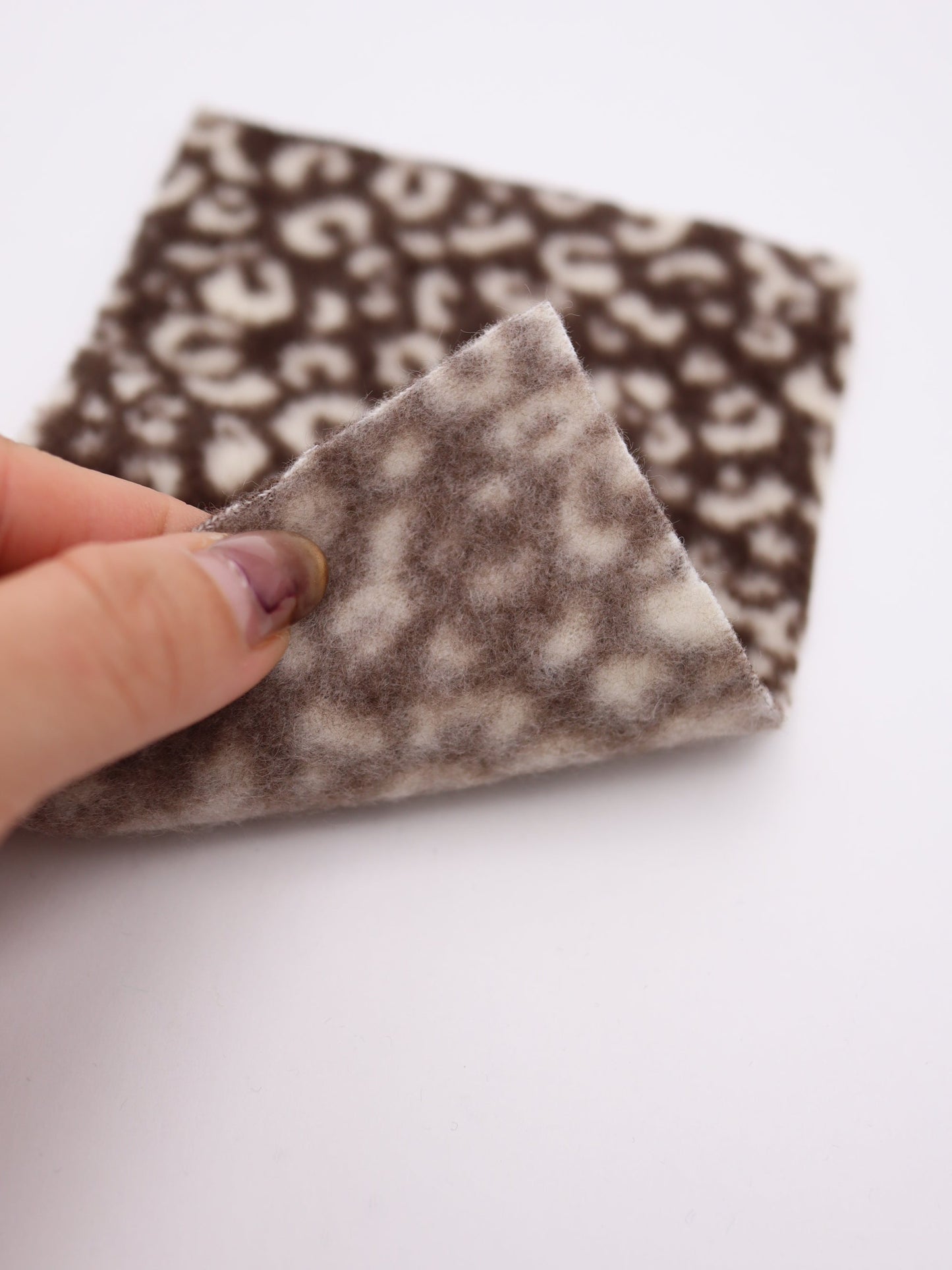 【25AW-0166】ヒョウ柄プリントふわふわ起毛ニット　/0.5ｙあたり=～890円