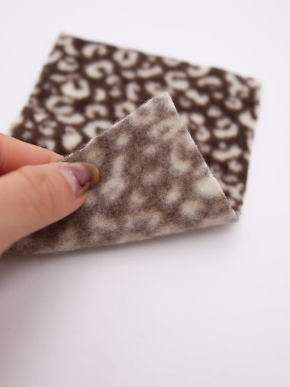 【25AW-0166】ヒョウ柄プリントふわふわ起毛ニット　/0.5ｙあたり=～890円