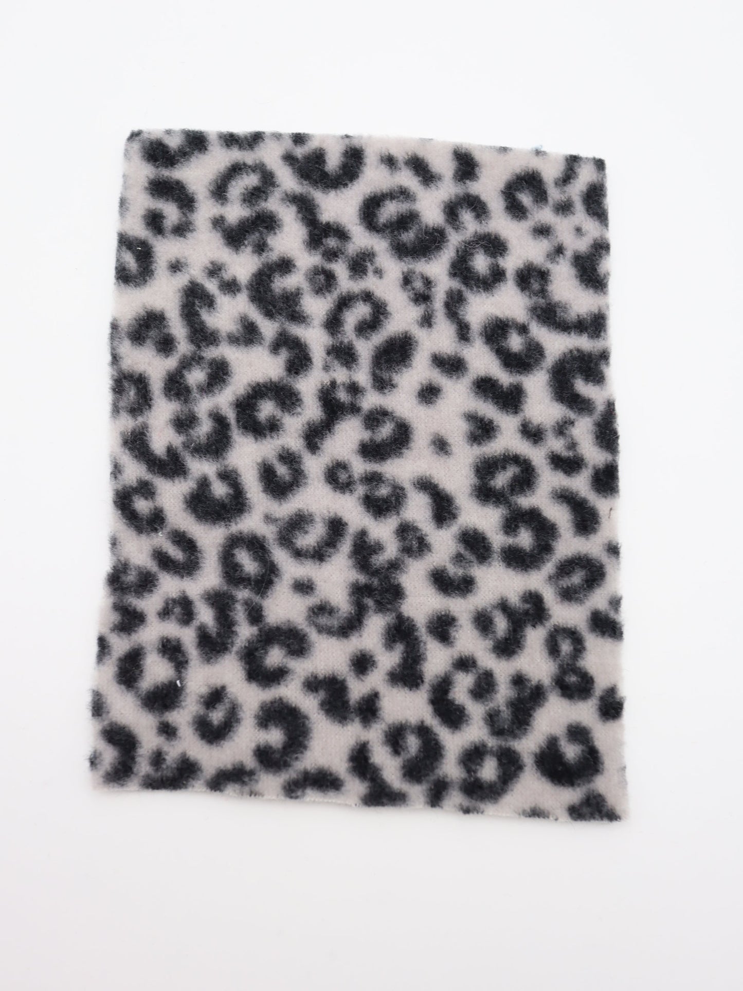 【25AW-0166】ヒョウ柄プリントふわふわ起毛ニット　/0.5ｙあたり=～890円