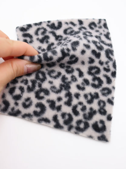 【25AW-0166】ヒョウ柄プリントふわふわ起毛ニット　/0.5ｙあたり=～890円