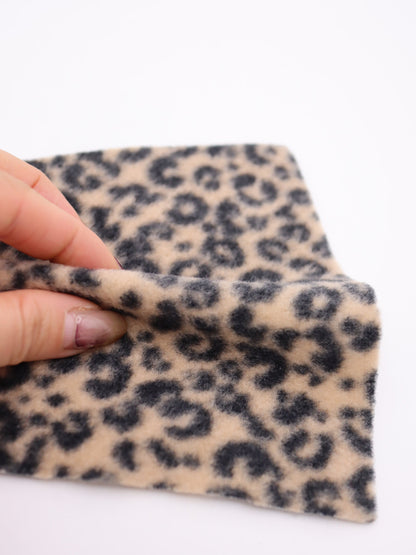 【25AW-0166】ヒョウ柄プリントふわふわ起毛ニット　/0.5ｙあたり=～890円