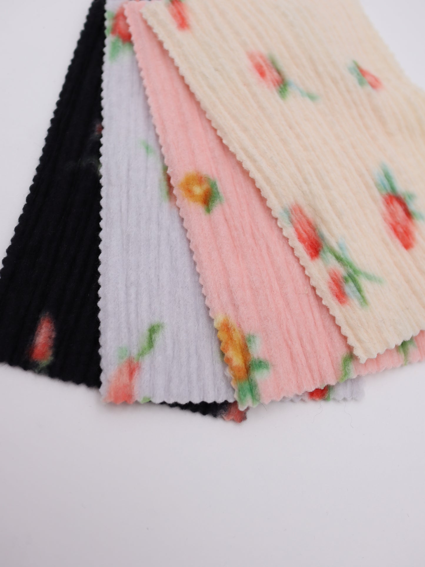 【25AW-160】小花柄プリーツ加工起毛天竺ニット　/0.5ｙあたり=～1125円