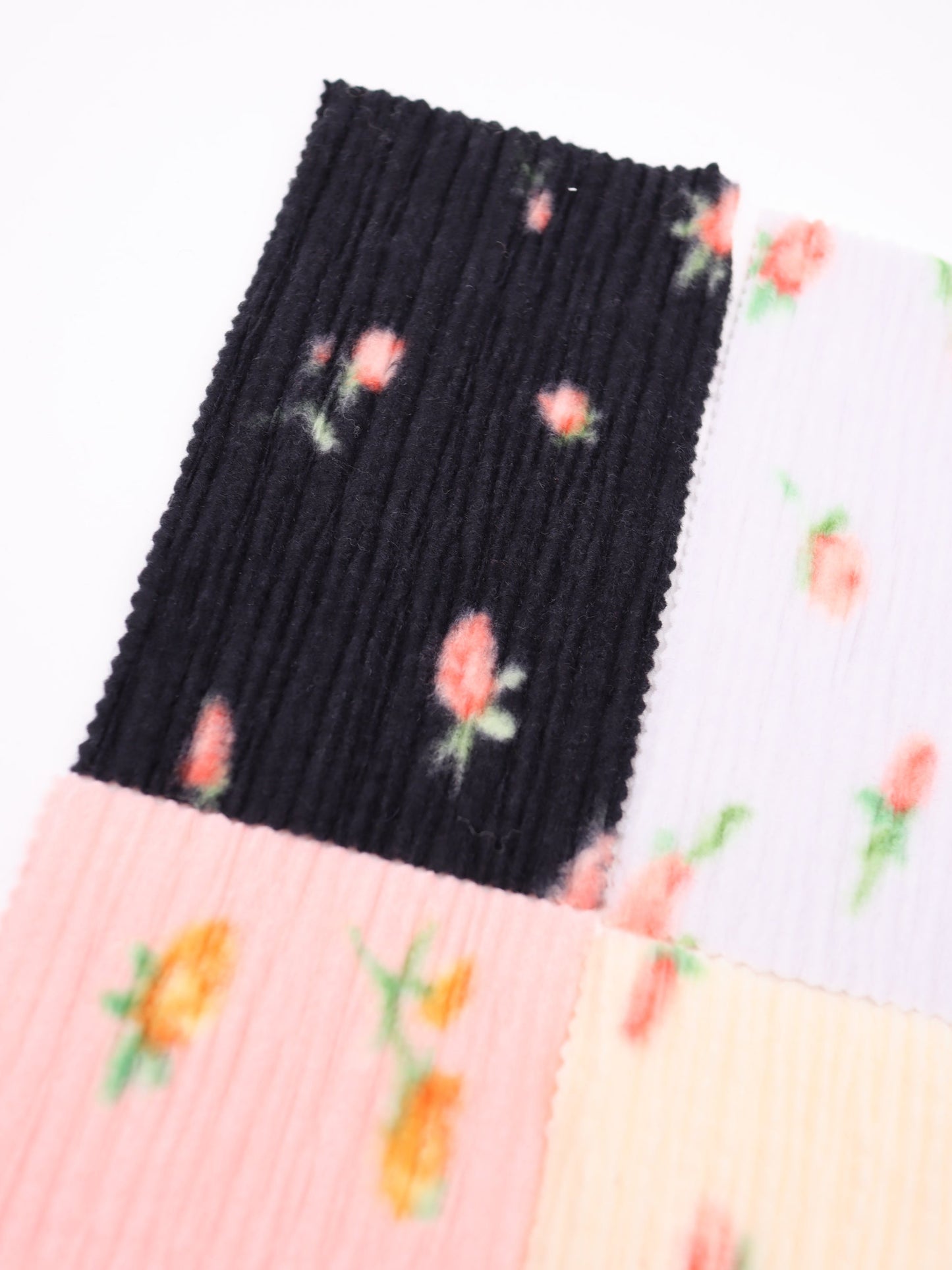 【25AW-160】小花柄プリーツ加工起毛天竺ニット　/0.5ｙあたり=～1125円