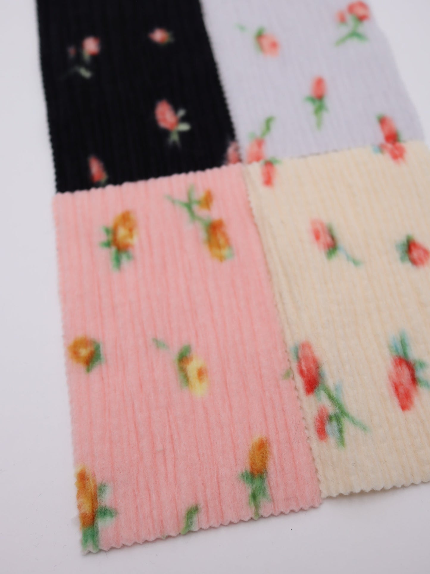 【25AW-160】小花柄プリーツ加工起毛天竺ニット　/0.5ｙあたり=～1125円