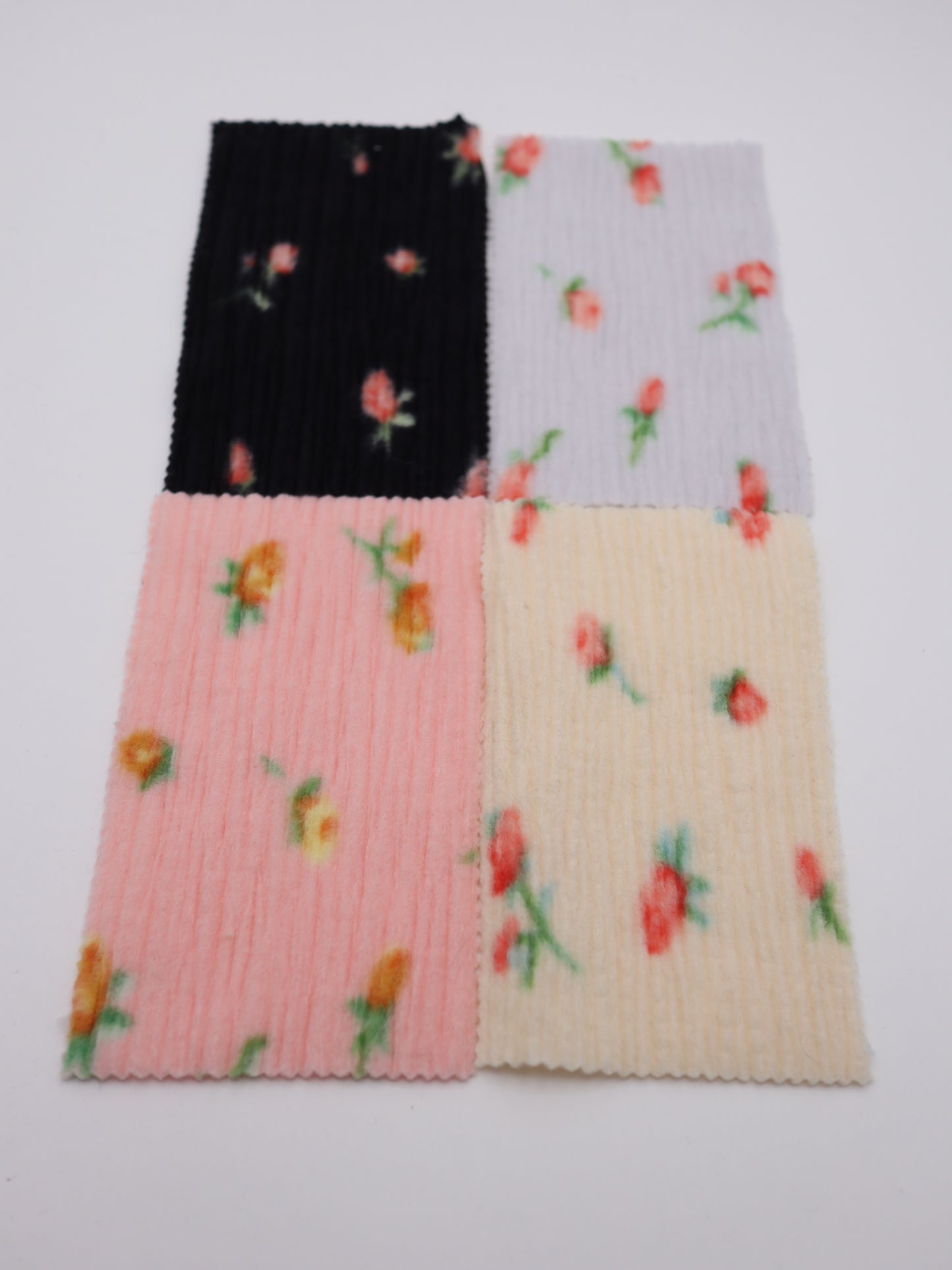 【25AW-160】小花柄プリーツ加工起毛天竺ニット　/0.5ｙあたり=～1125円