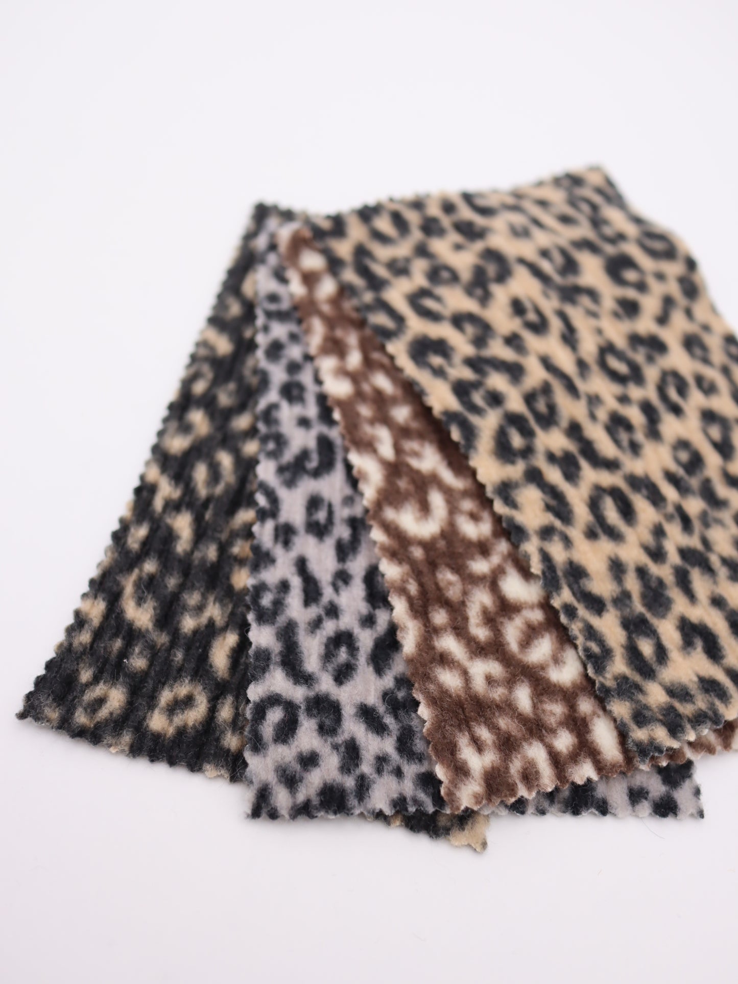 【25AW-167】プチヒョウ柄プリントランダムプリーツ加工起毛天竺ニット　/0.5ｙあたり=～1125円
