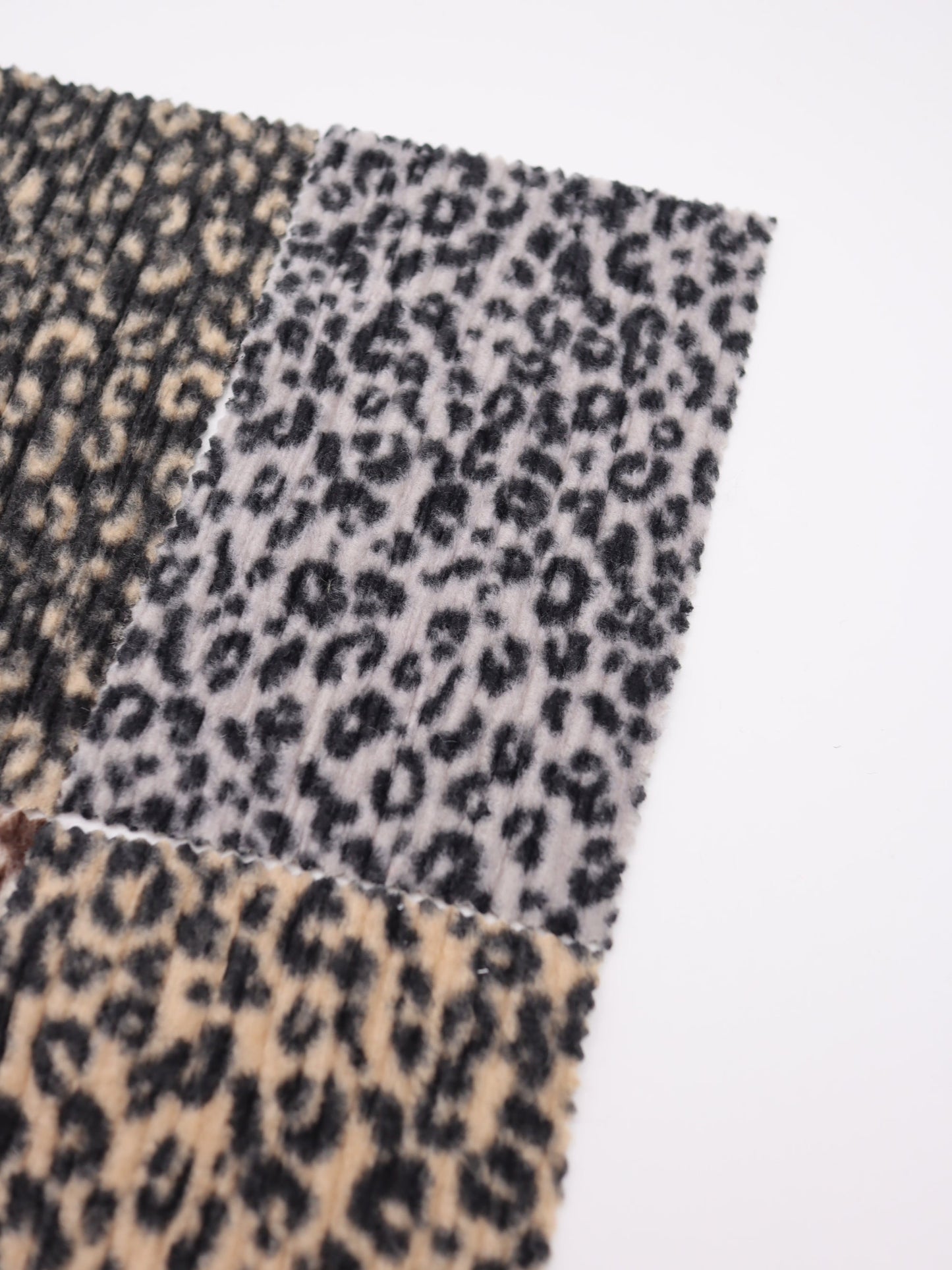 【25AW-167】プチヒョウ柄プリントランダムプリーツ加工起毛天竺ニット　/0.5ｙあたり=～1125円